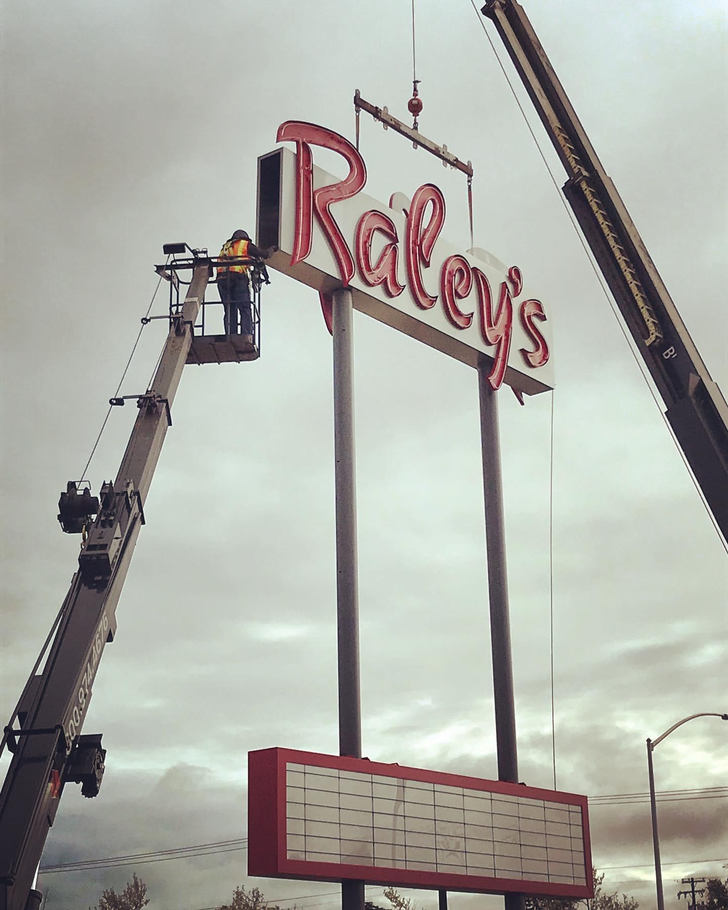 The old Raley’s sign is being installed at its new location | Scrolller