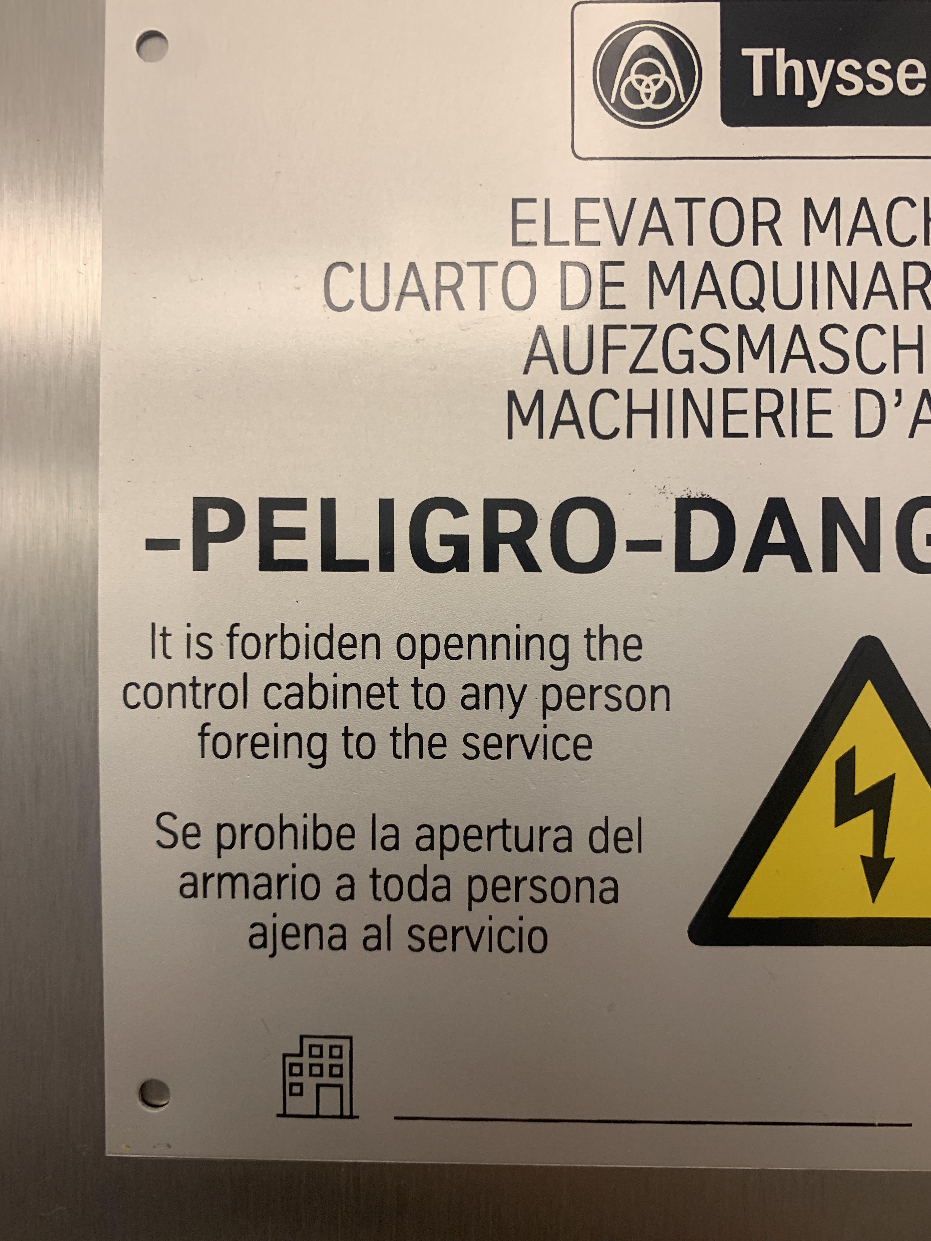 The warning sticker in this spanish elevator. Scrolller
