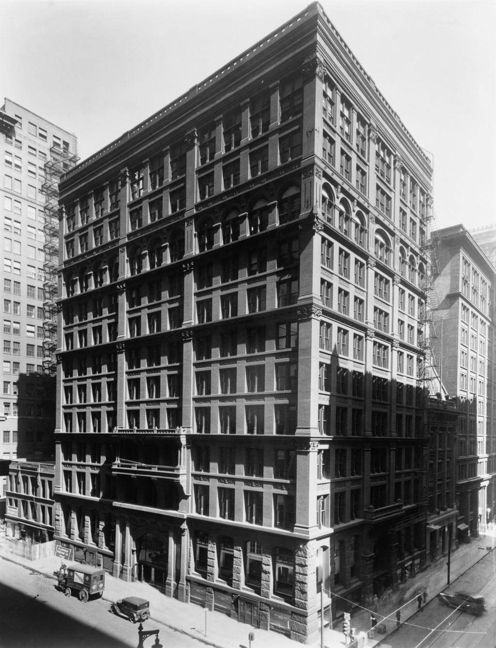 the-world-s-first-skyscraper-was-built-in-chicago-in-1884-1024-1336