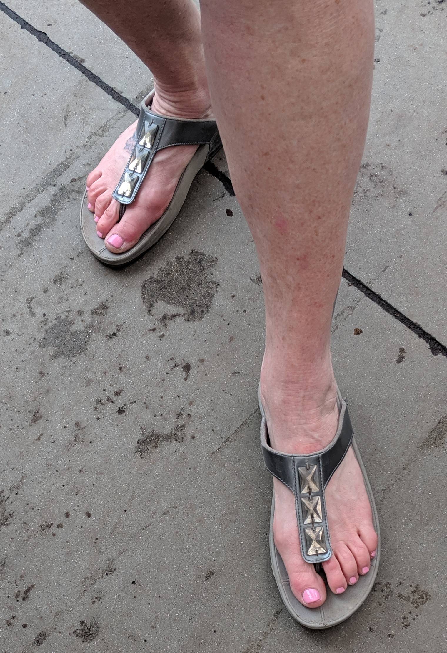 This Gilf Let Me Take A Pic Of Her Feet Scrolller