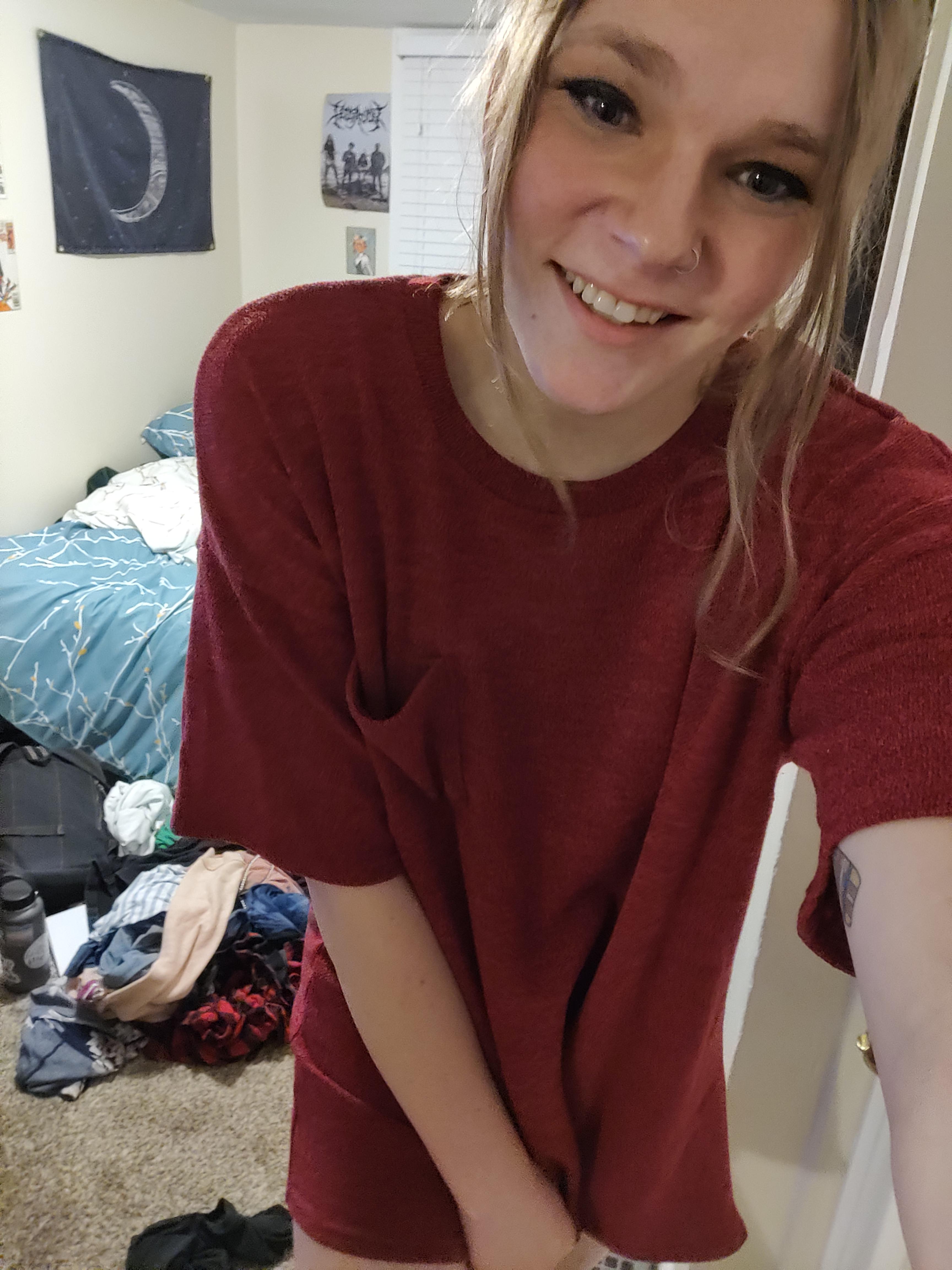 This is definitely my favorite selfie rn. Ignore the messy room though ...
