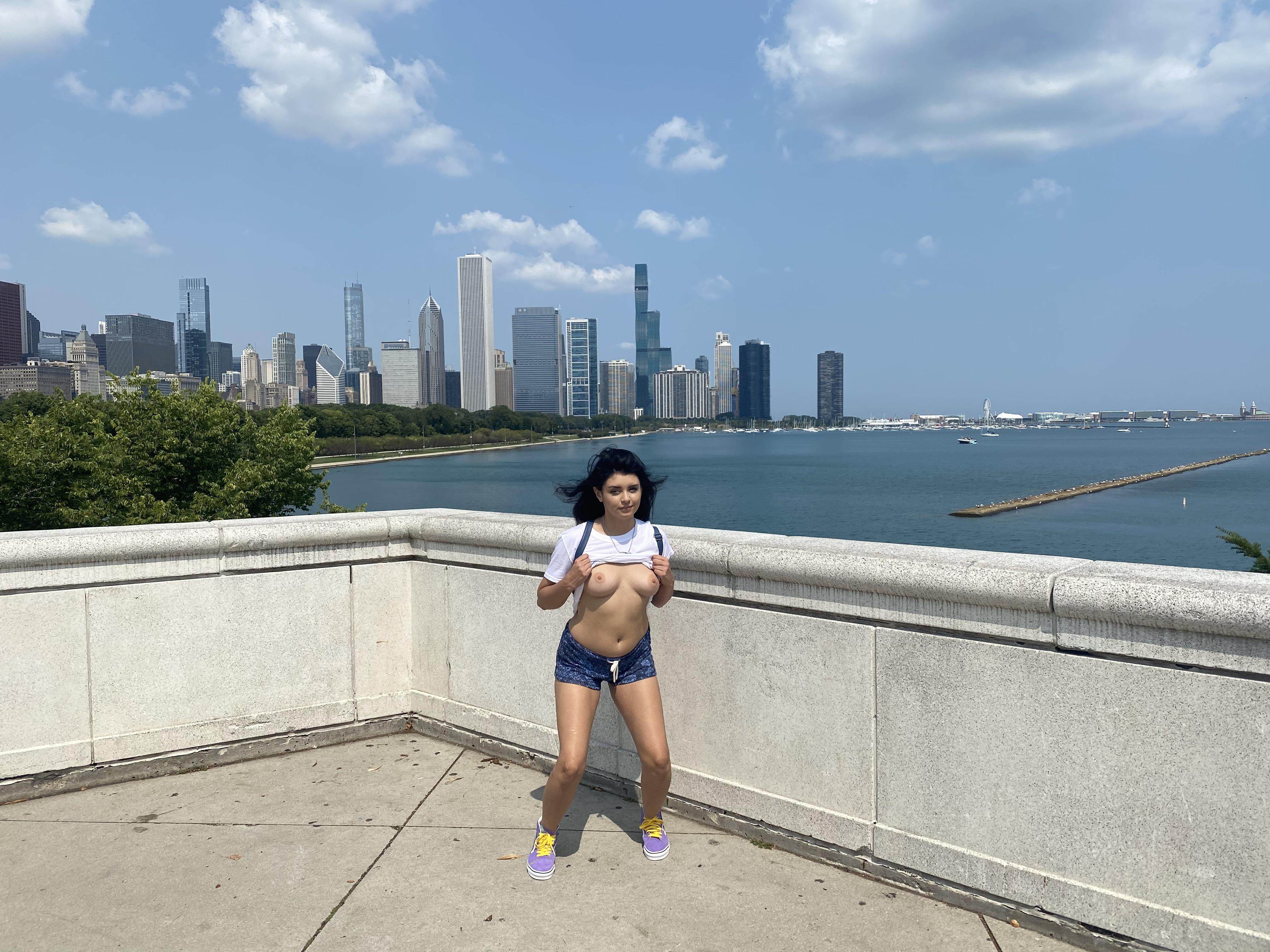 Tits out in Chi town! Scrolller