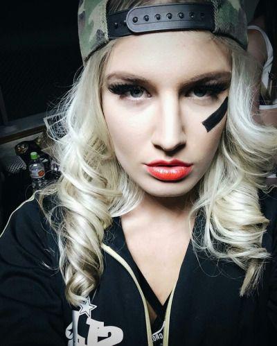 Toni Storm 🤘 Scrolller