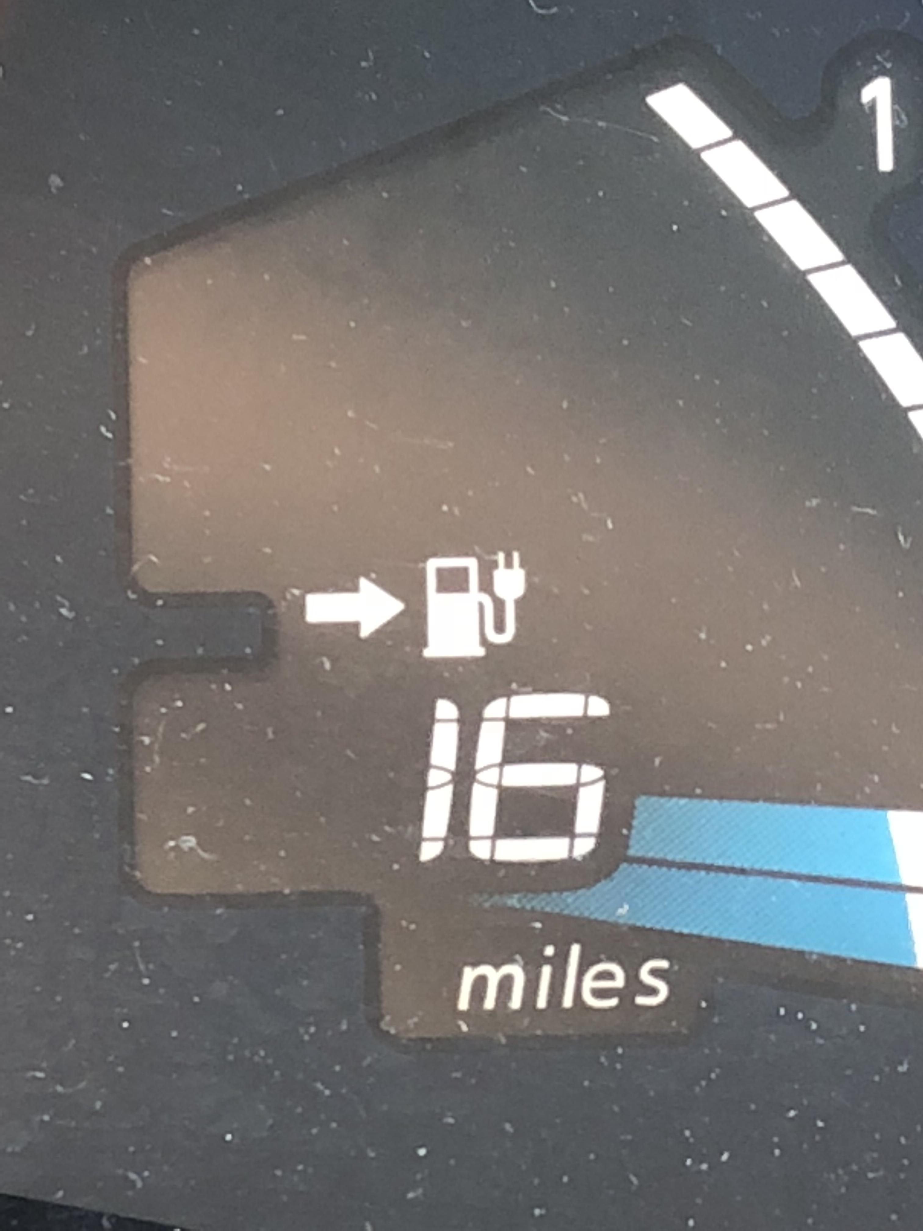 Why does the Leaf battery gauge have an arrow? ICE vehicles have an