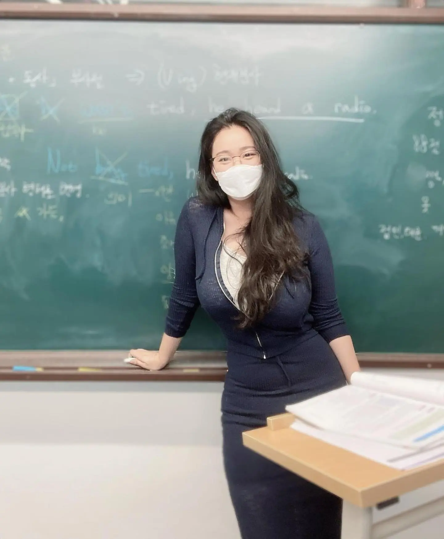 Hot teacher 👩‍🏫