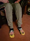 Just came back from a long wun! Now my feet are thor.