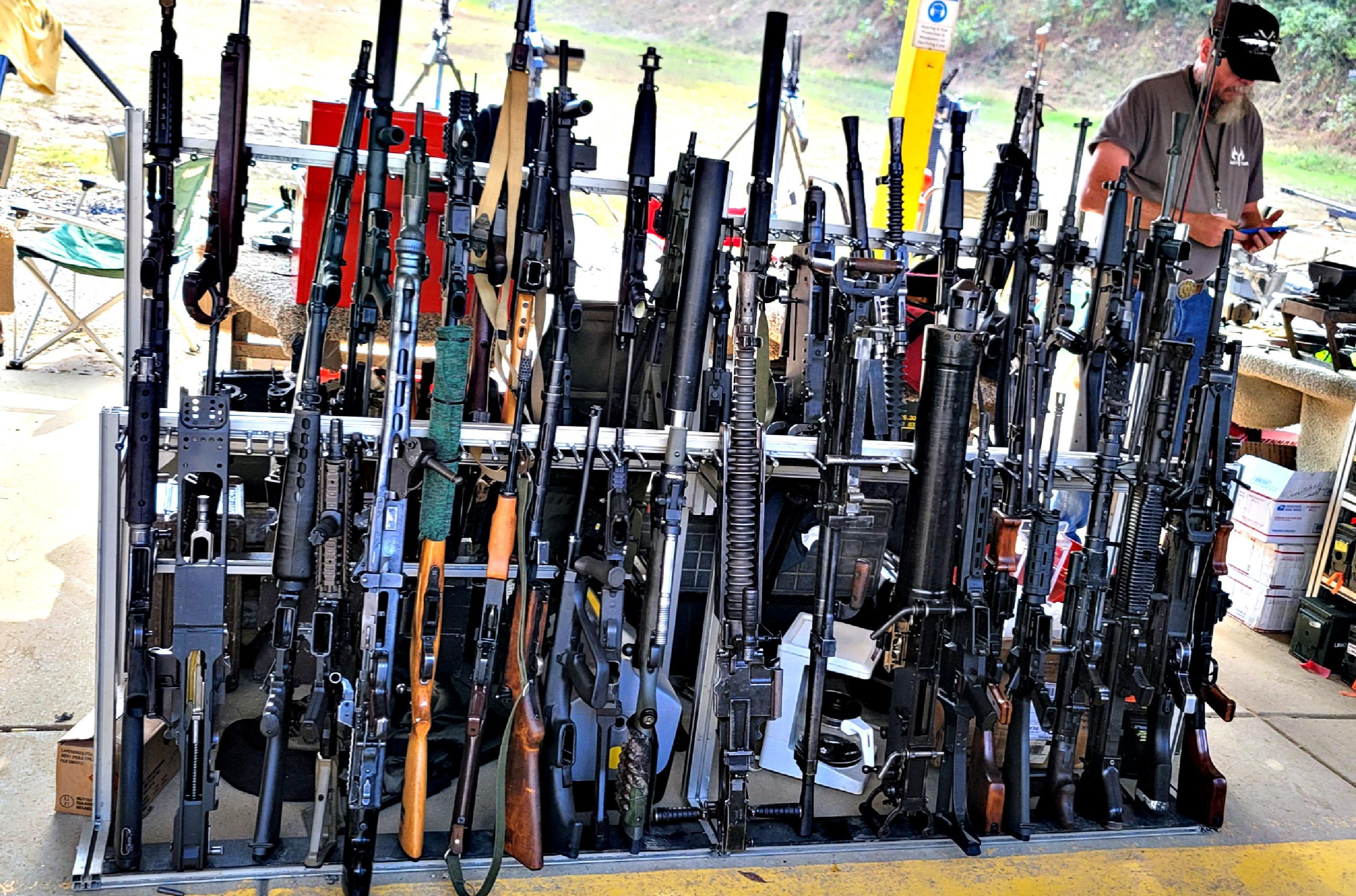 Machine gun rack | Scrolller