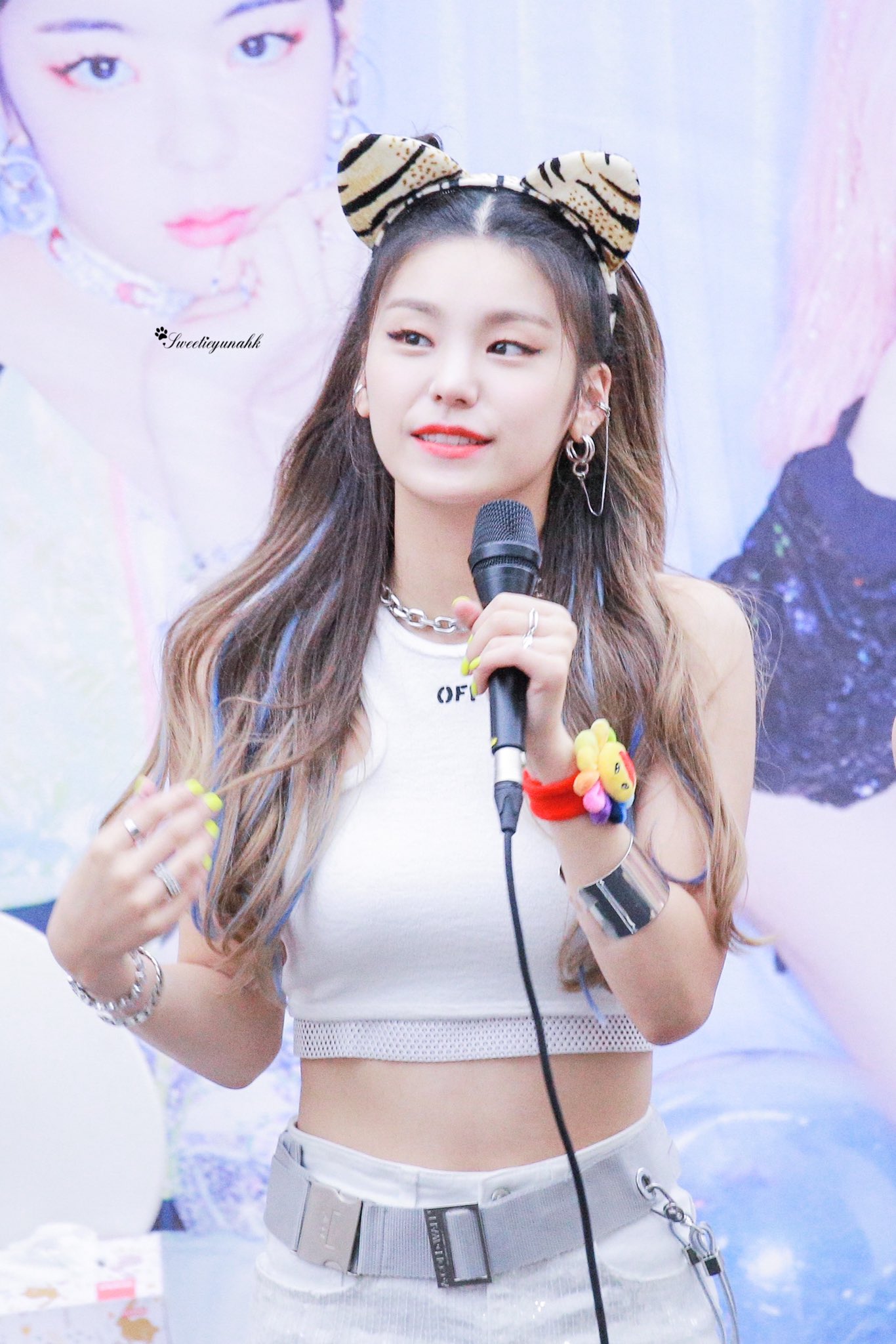 190825 Yeji | Scrolller