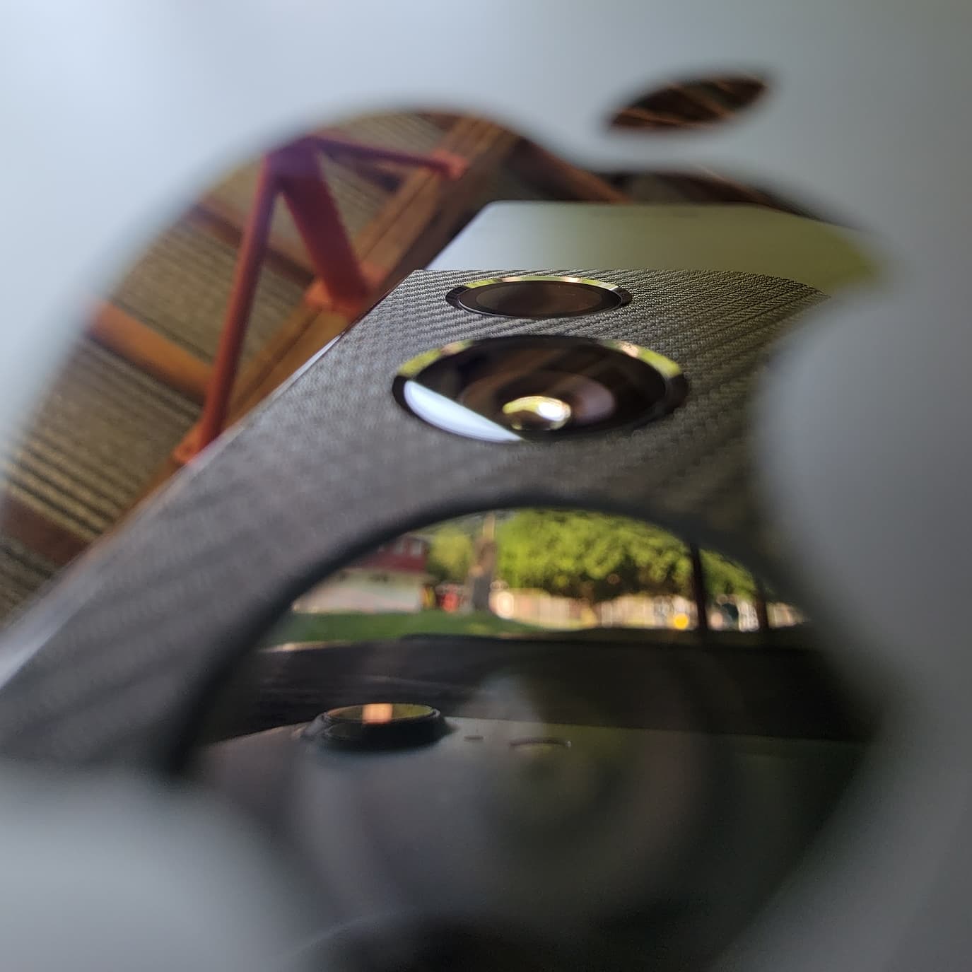 Apple Logo Reflection