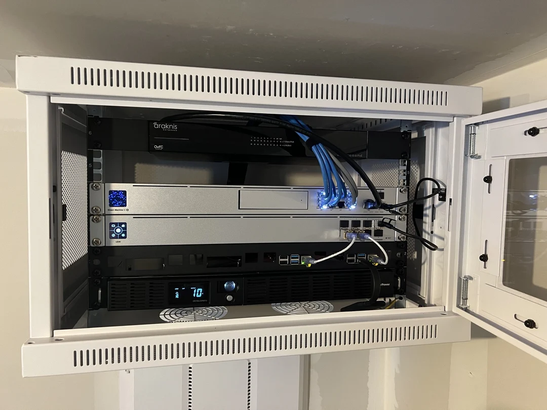Home rack setup complete, for now (UDMP SE, USWA) | Scrolller
