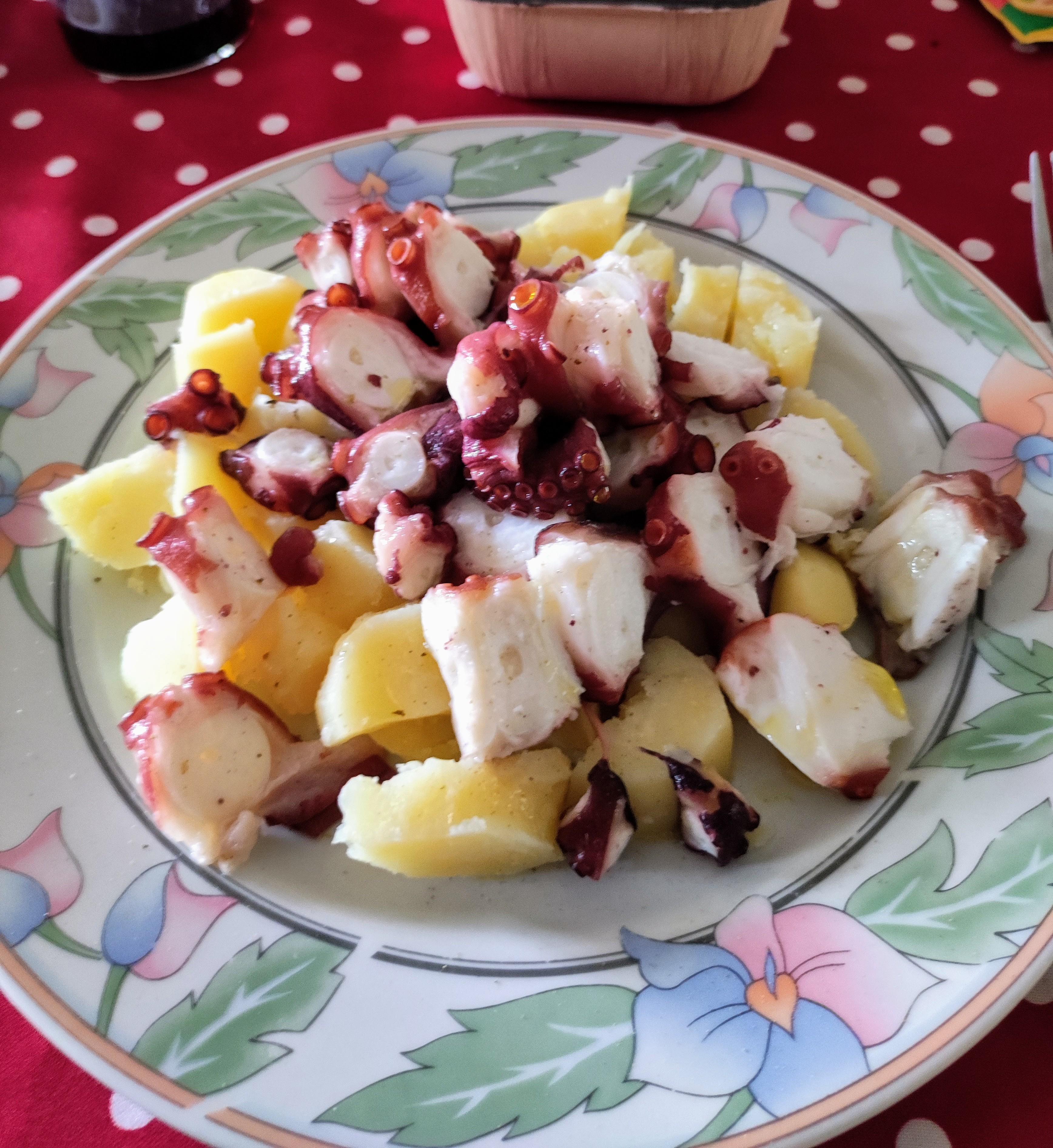 [Homemade] Octopus with potatoes. | Scrolller