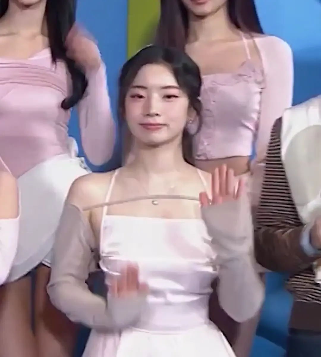 240229 - Dahyun's wide smile as she's showing the ONE SPARK choreo
