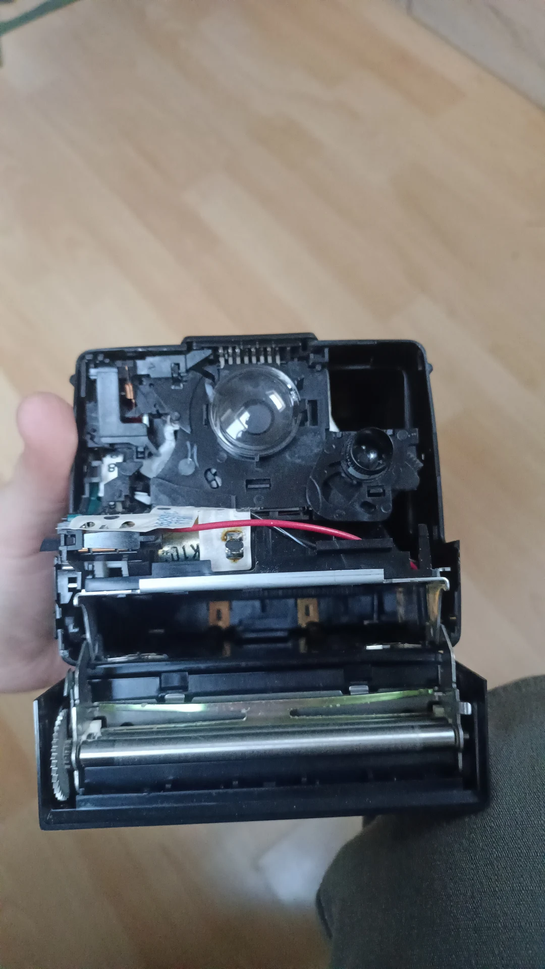 How do i get the mechanism out of my polaroid 1000 land camera, i know ...