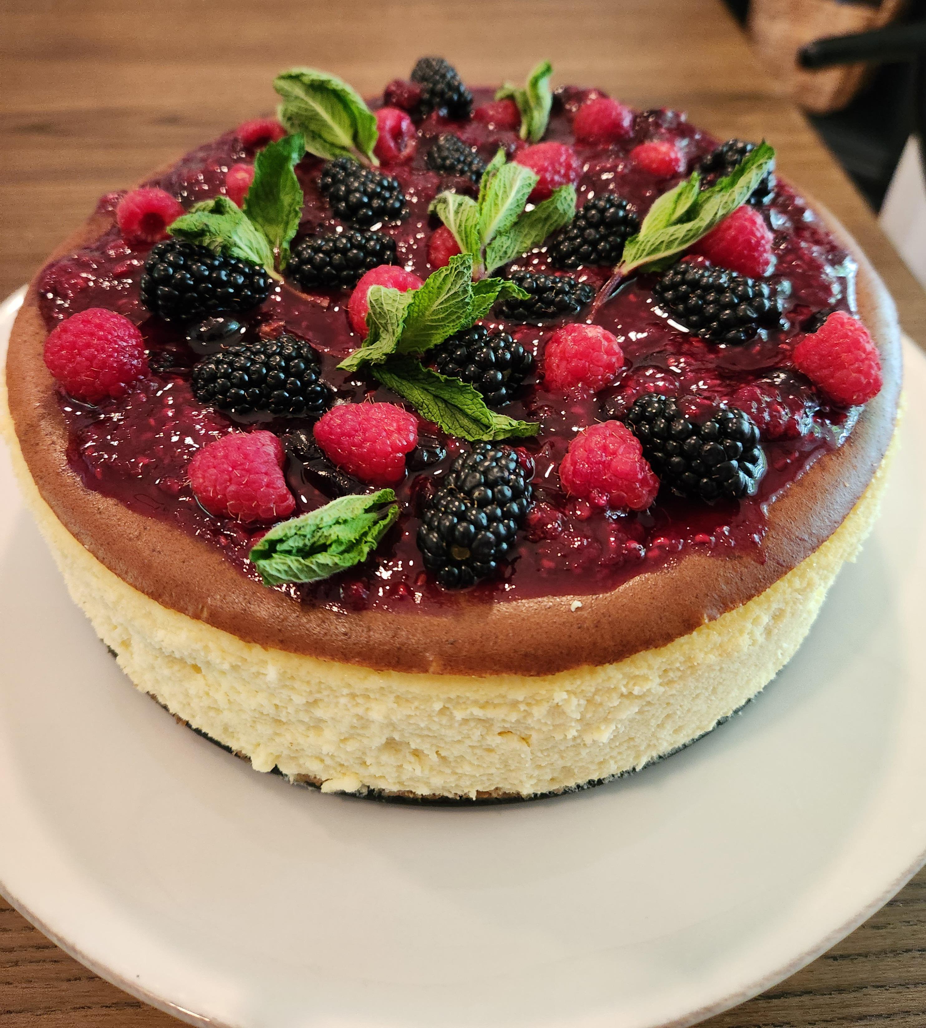[Homemade] Ricotta Cheesecake with Berry Sauce | Scrolller