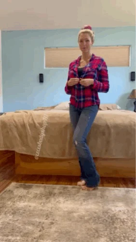 Mom strip down Scrolller