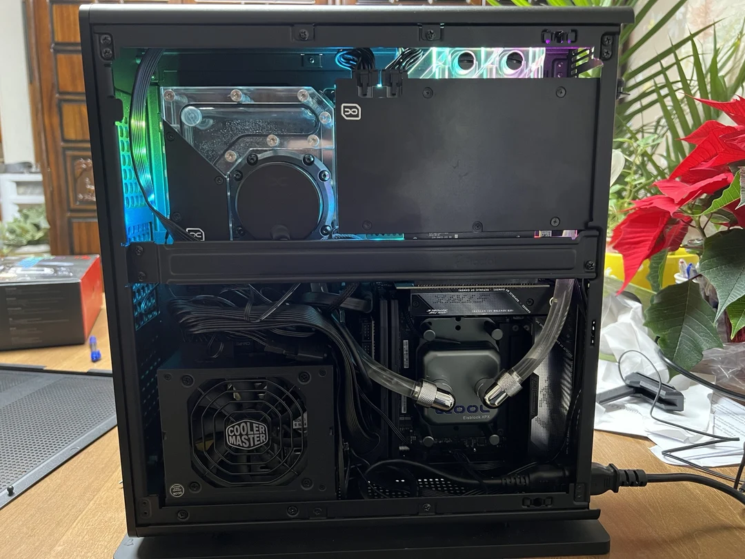 It kind of looks like an armored core head, so I present the FR-01 ...