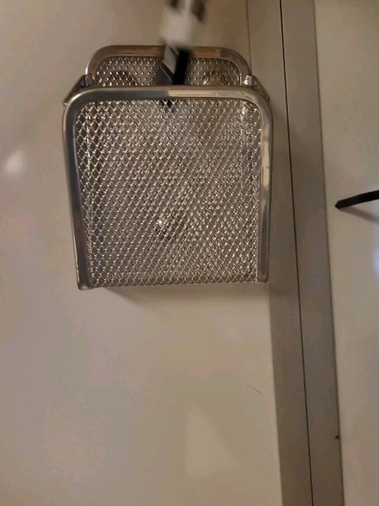 Magnetic basket that won't stay up!