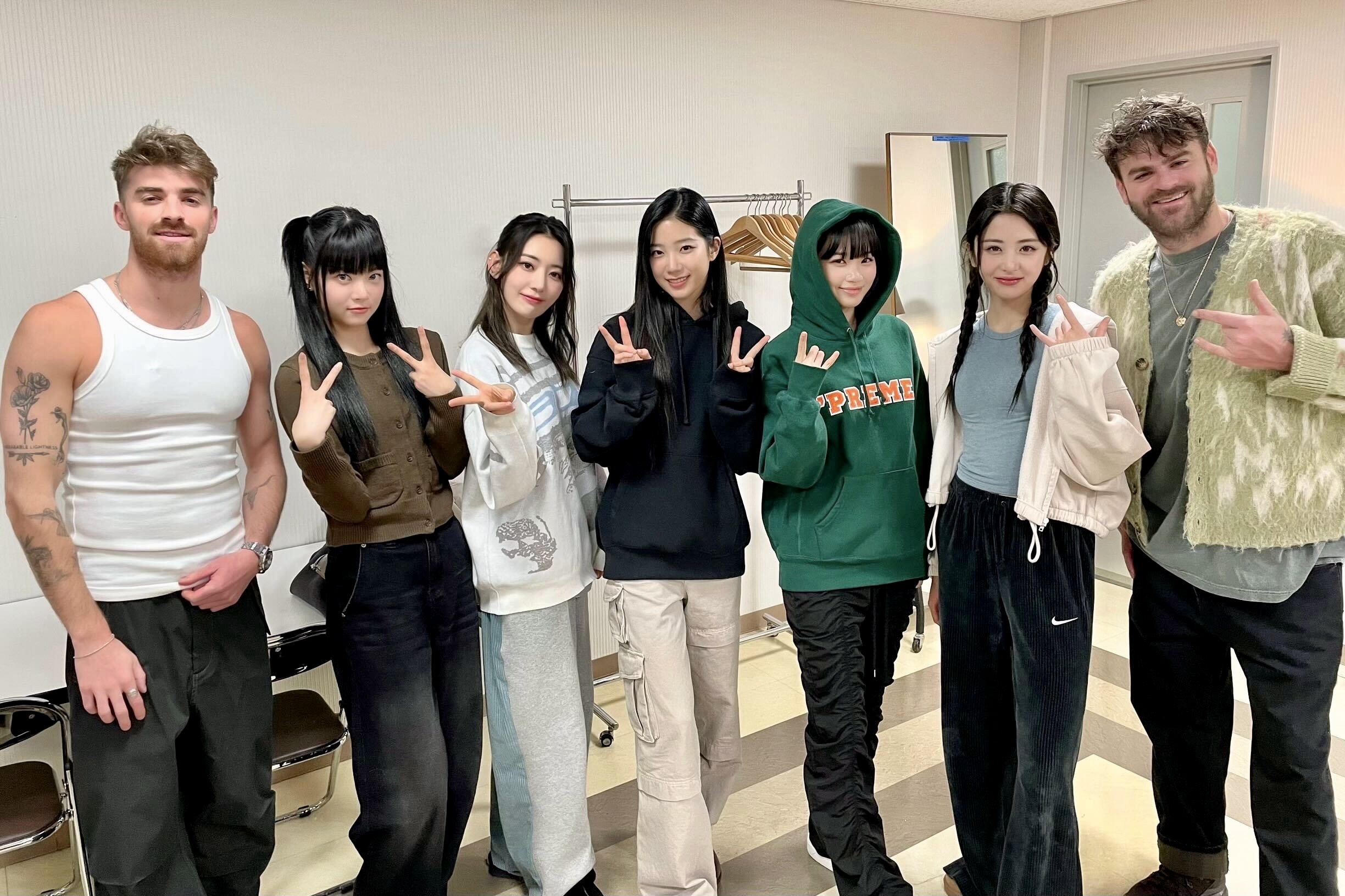 230201 LE SSERAFIM Japan Twitter Update with Miyawaki Sakura &amp; Kim Chaewon - with Steve Aoki &amp; THE CHAINSMOKERS