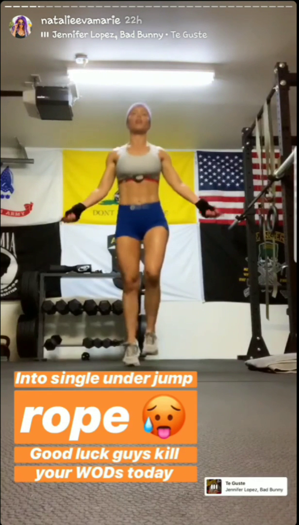 Mama is bouncing them titties!