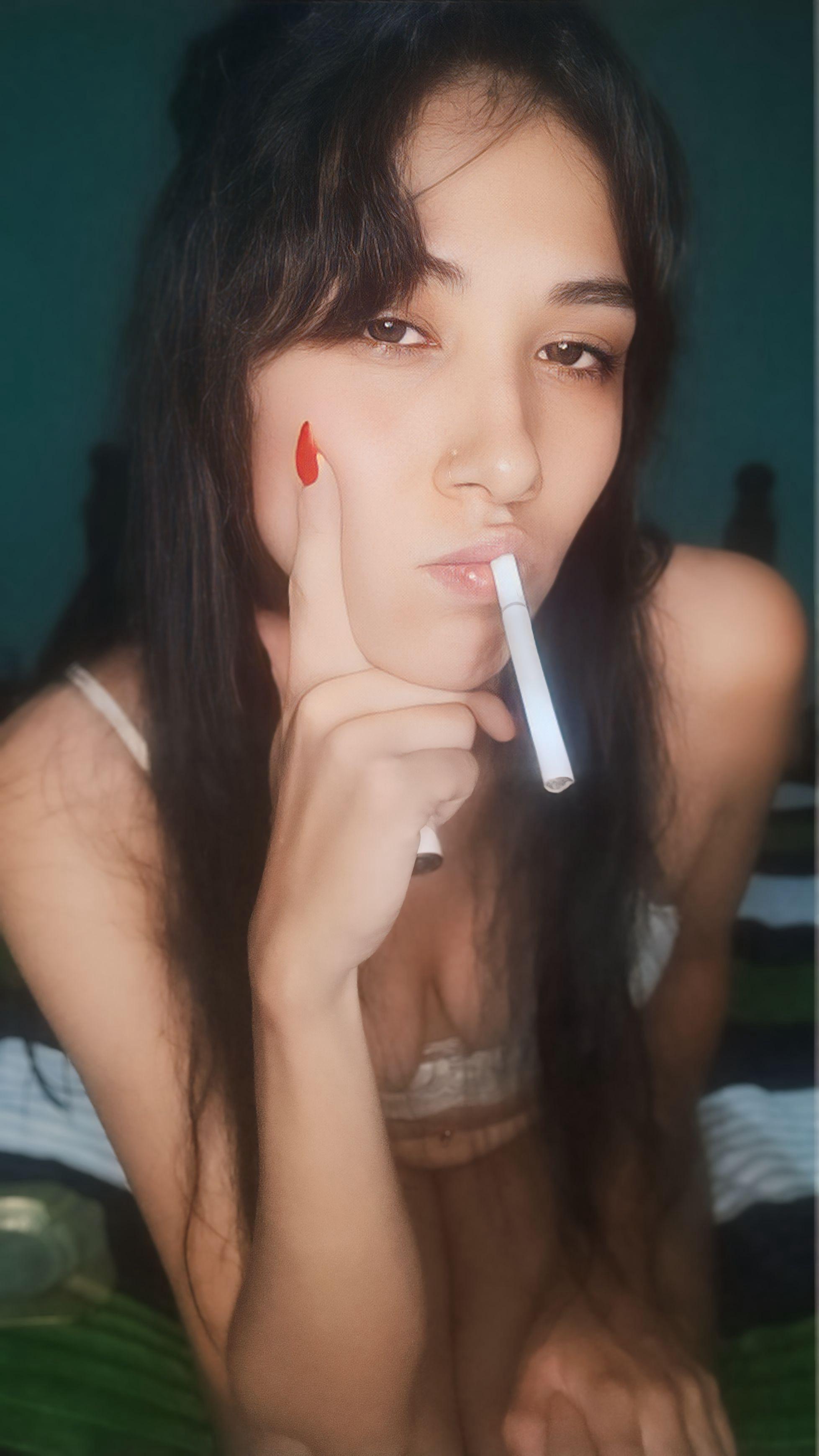 A cigarette before bed is never a bad idea 😏🚬😈