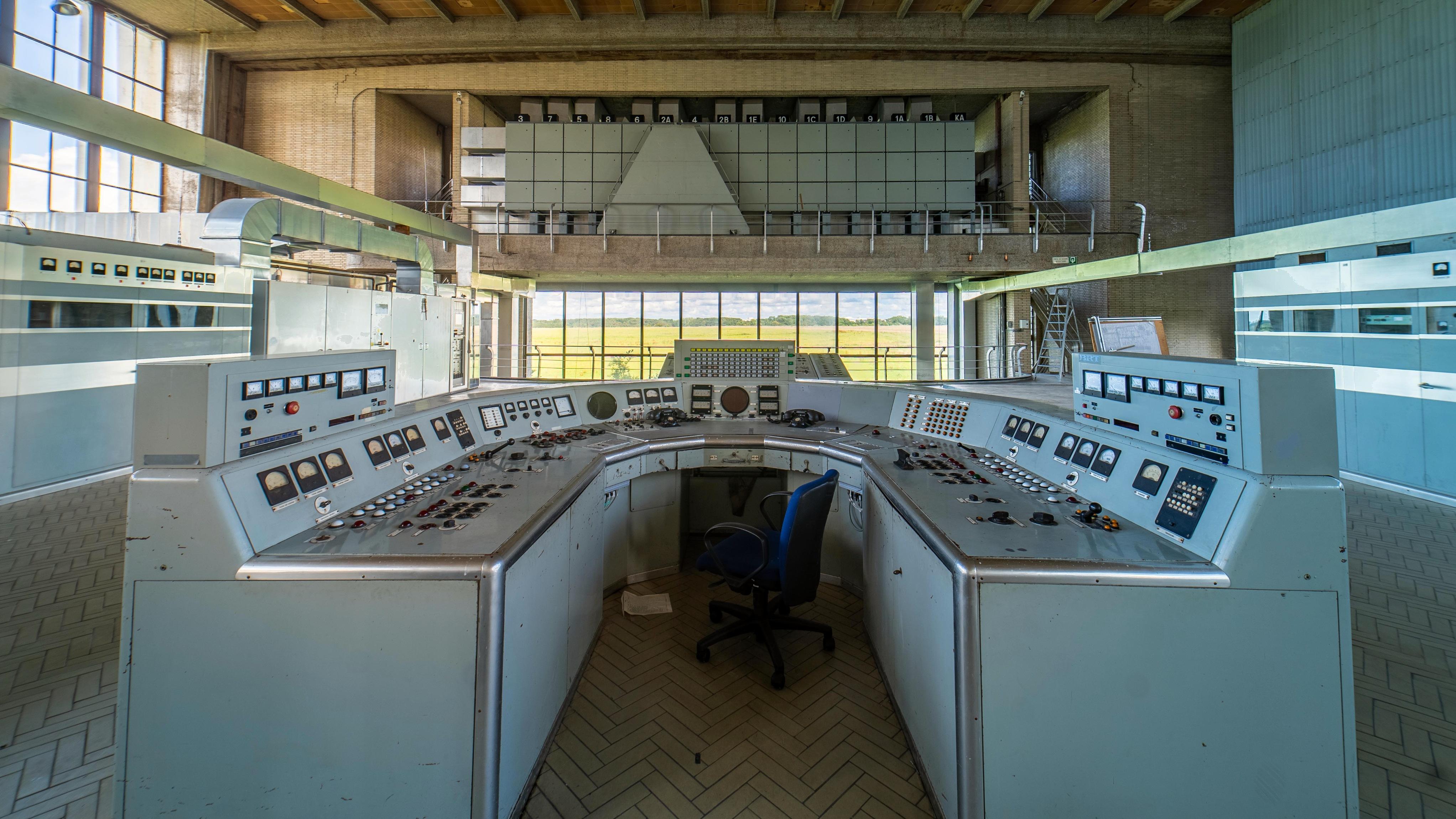 This Broadcast Center controlled transmissions of television and radio signals to a central part of Europe and it was equipped with emergency broadcast studios and diesel generators in case of power failure. After more than 80 years of operation it has been abandoned, waiting for better tomorrow.