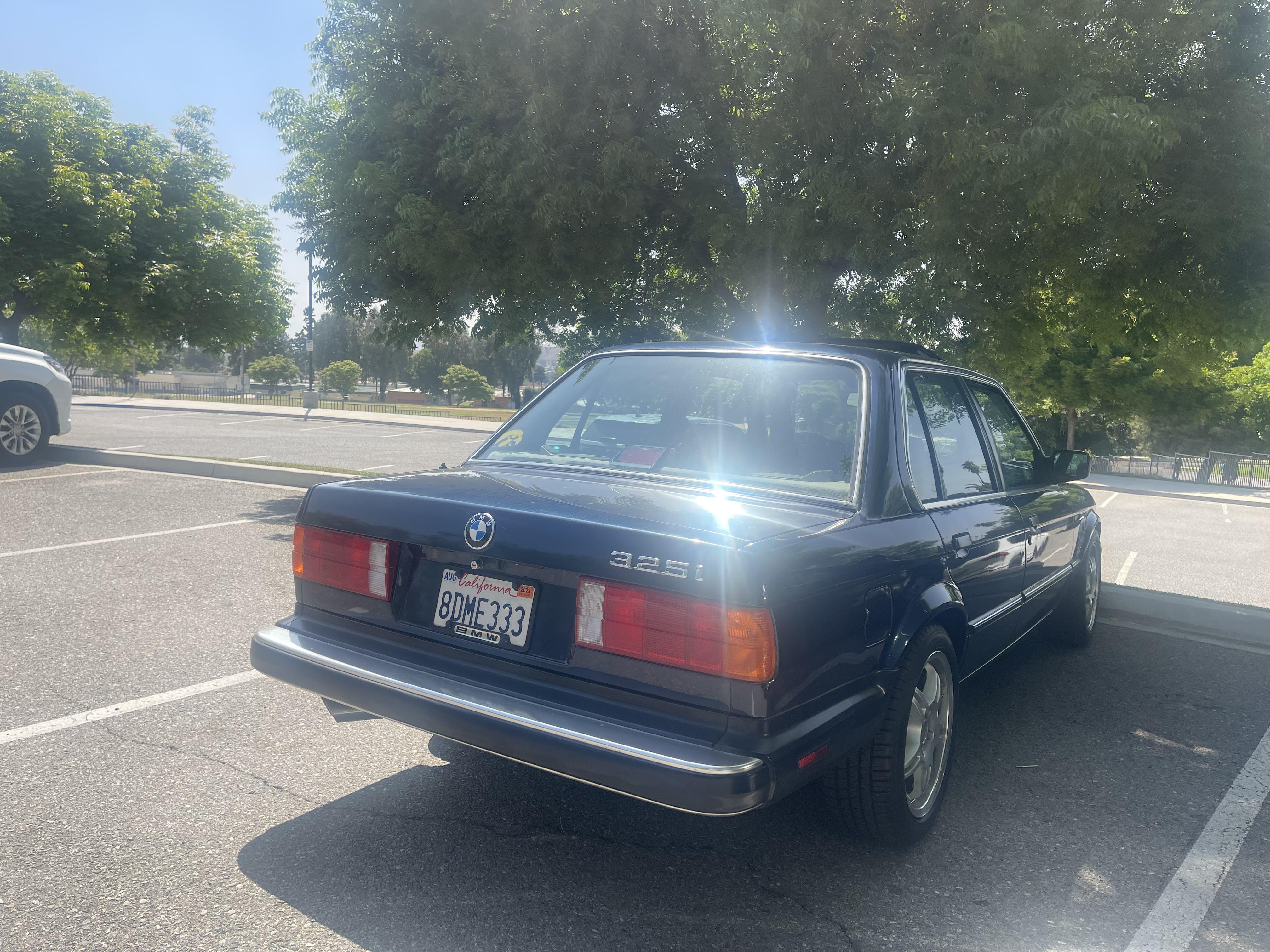 Nice E30 325i, one of the cleanest I've seen, spotted at the park today ...