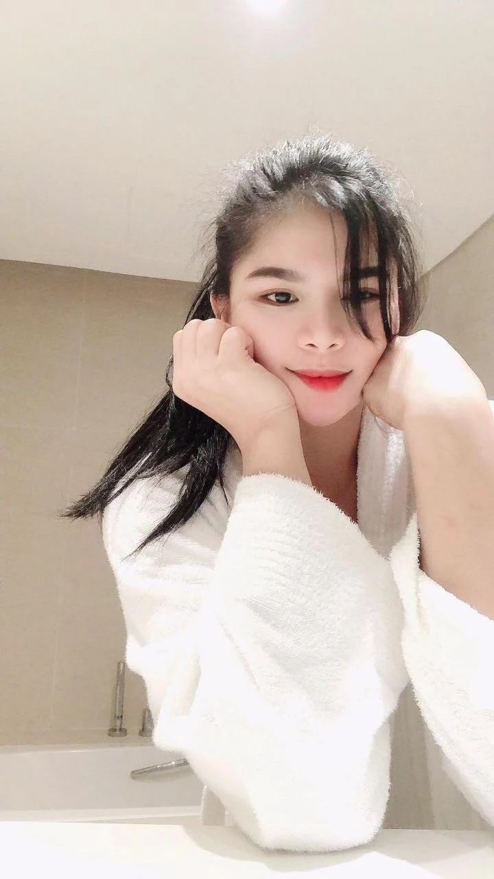 Hey! Upvote atleast 5 of my latest posts and follow to claim your pics. Lmk when done so I can send xoxo on telegram @ianos18