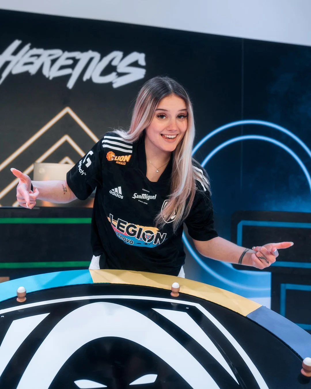 Lia Sikora | Scrolller