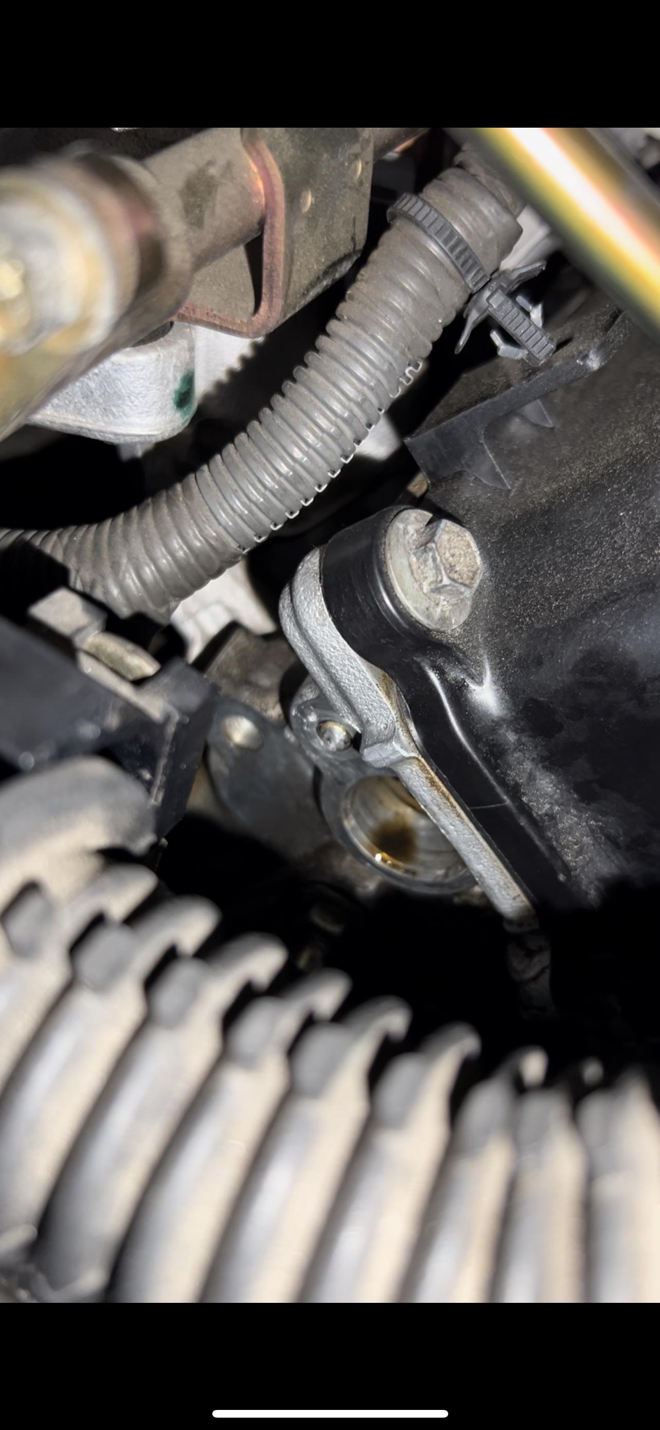 Broken camshaft position sensor bolt