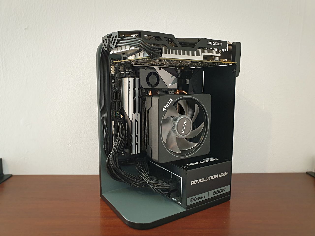 Custom open itx case | Scrolller