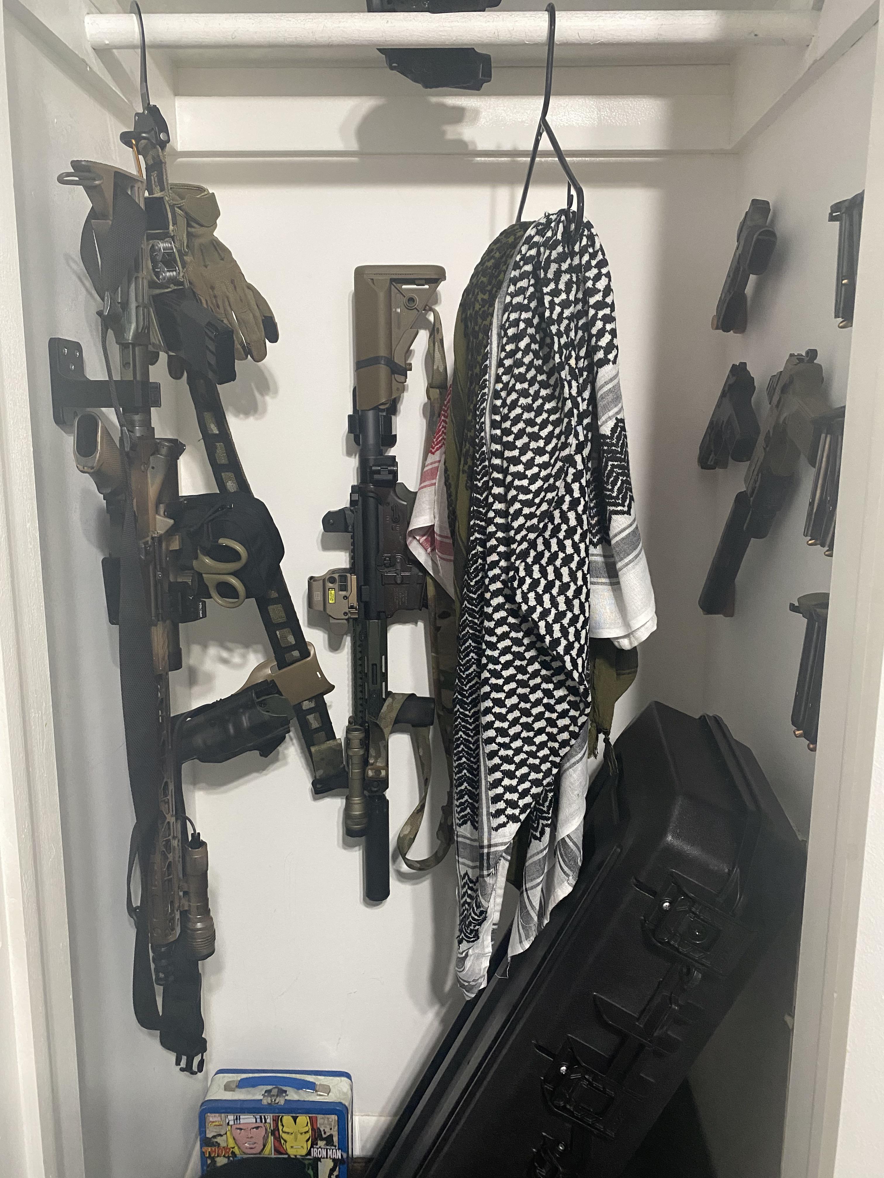Wall guns. R. Kelly, “Trapped in the Closet” circa 2005 featuring The