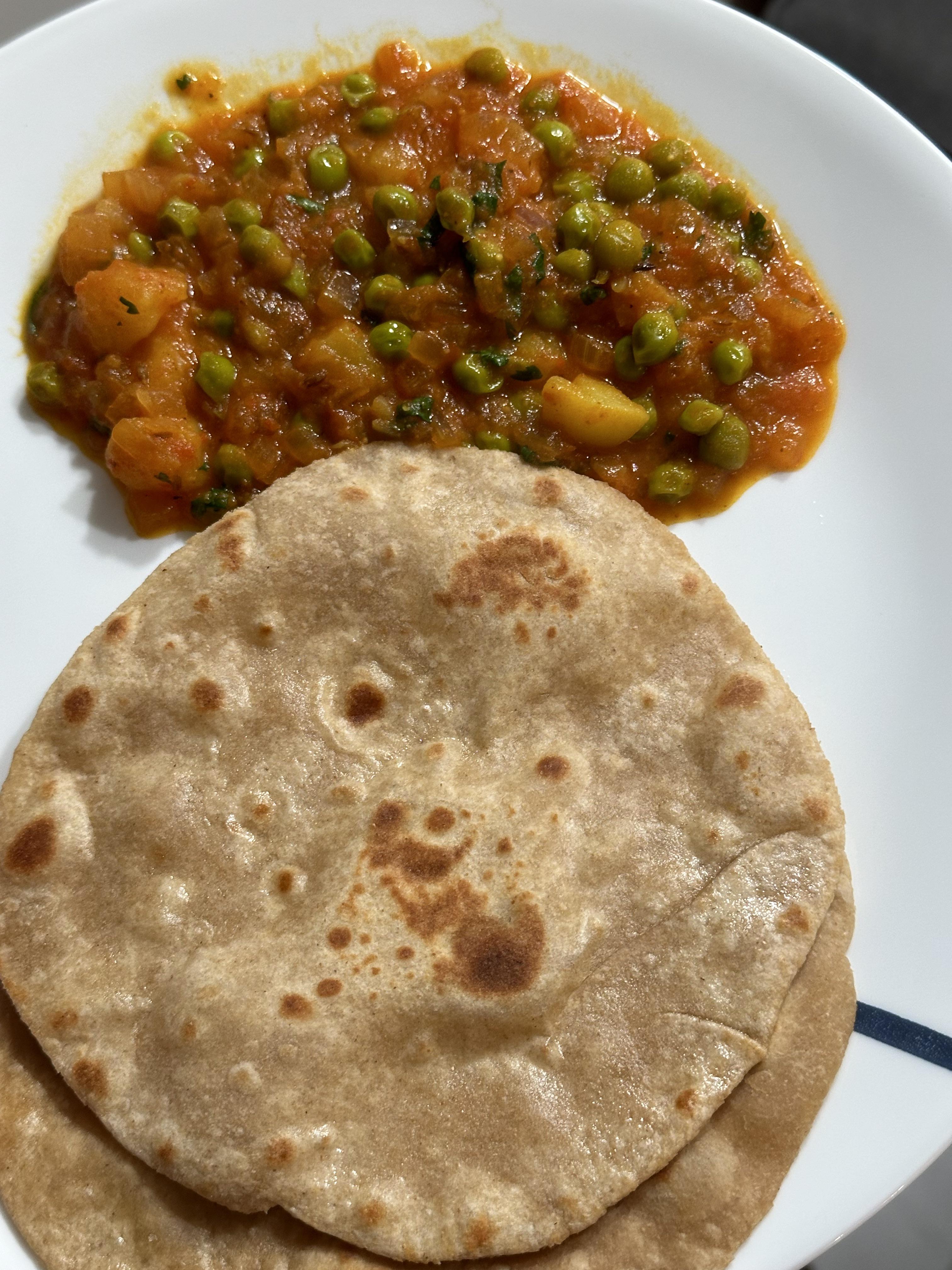 Aloo matar & roti | Scrolller