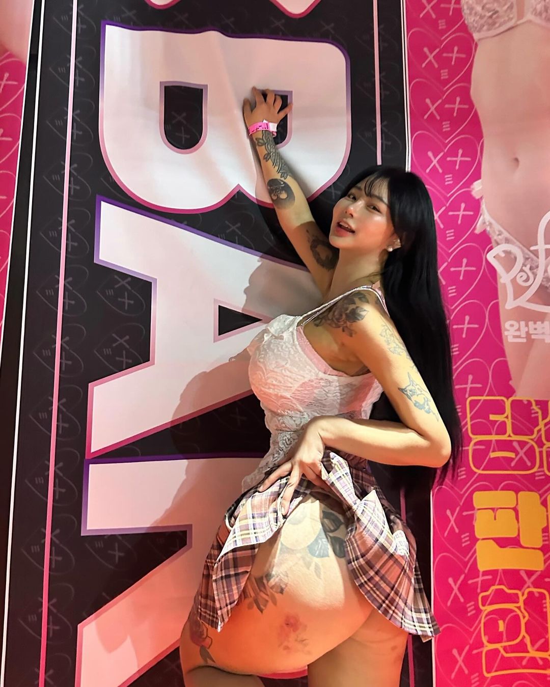 171jun02 | Scrolller