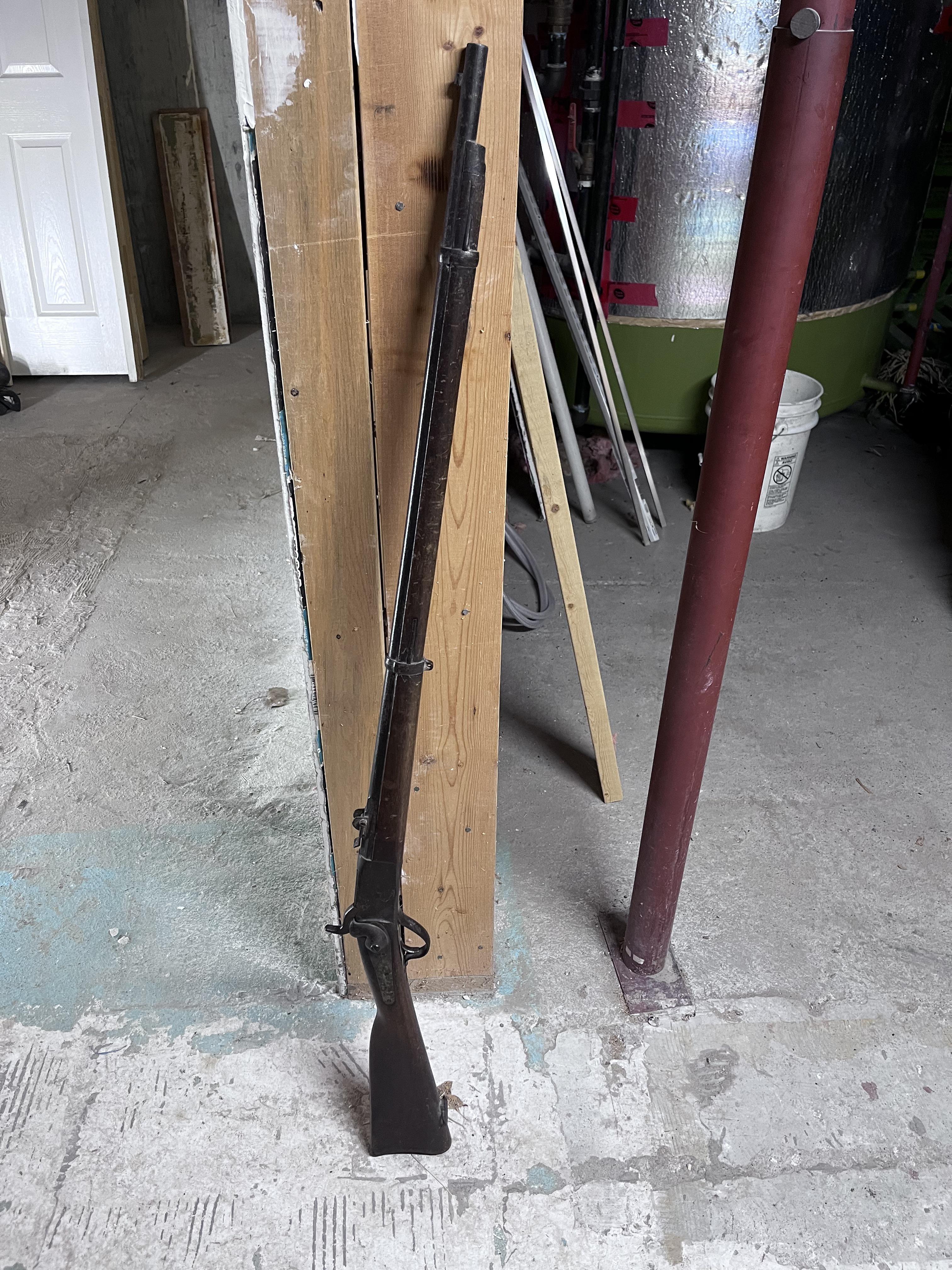 What is this mystery breach loading rifle?