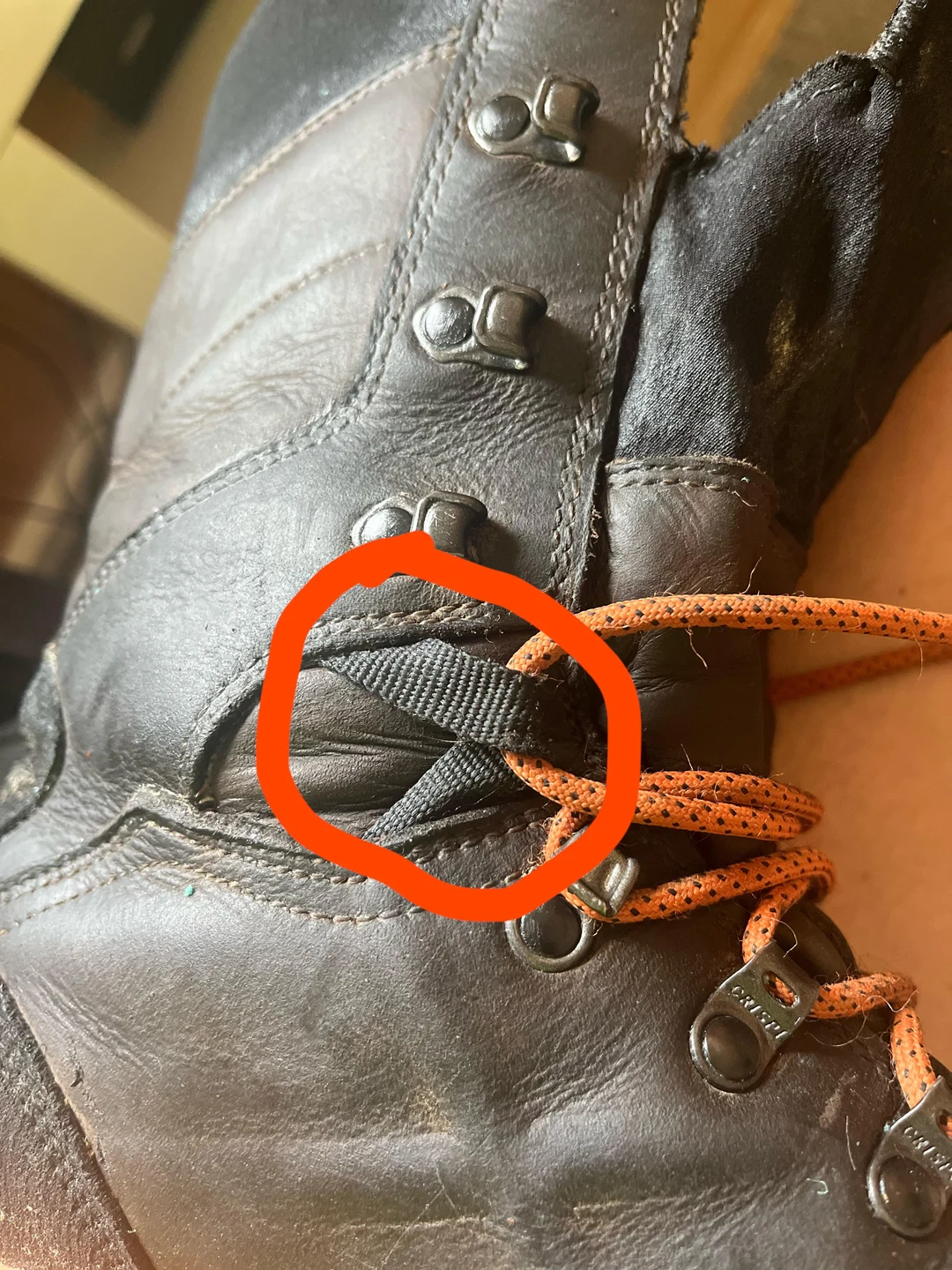 What are these straps for? | Scrolller