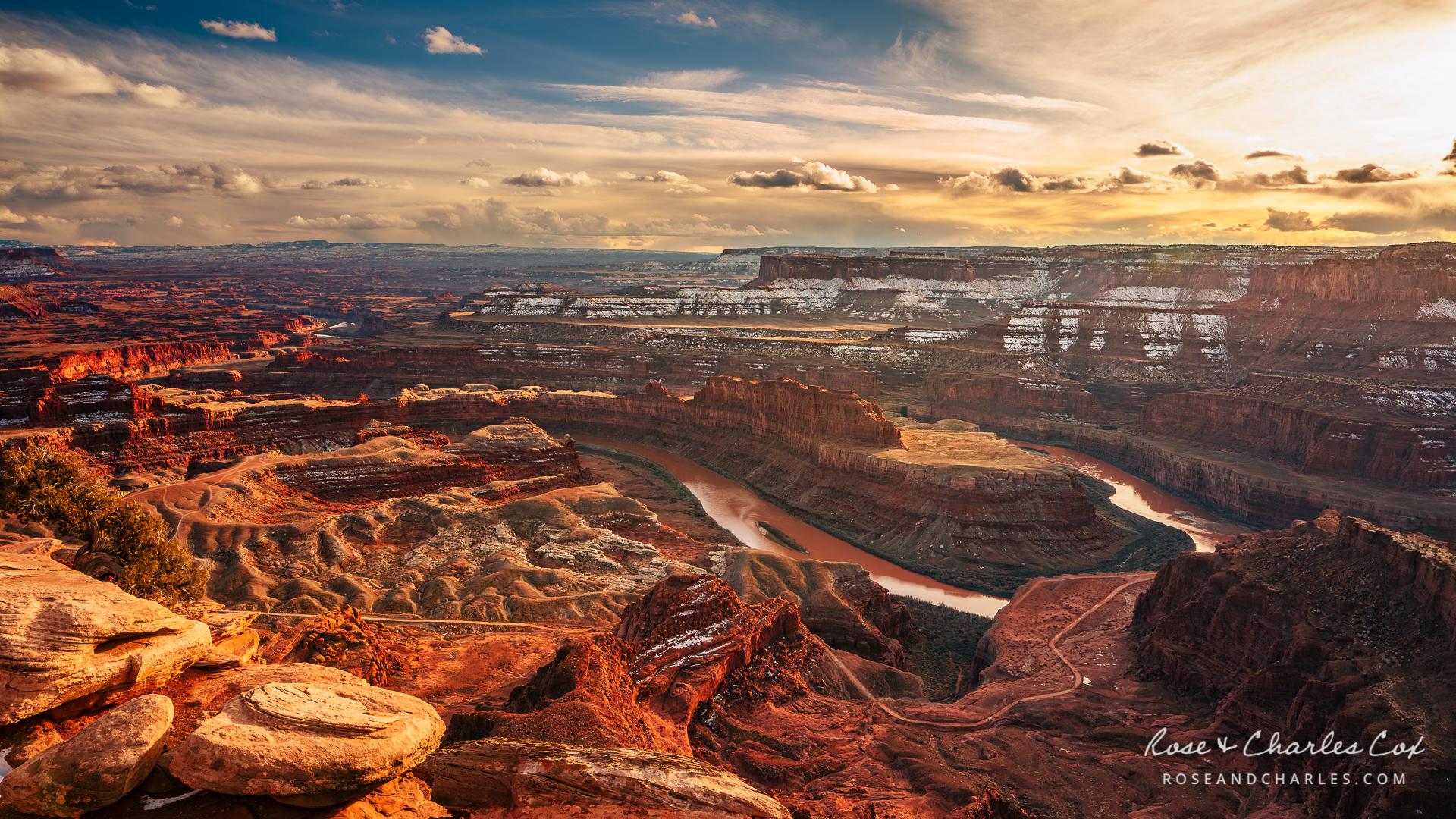 Winter sunset with snow peppering the north faces of red cliffs at Dead Horse Point near Moab, Utah [OC] [1920x1080]