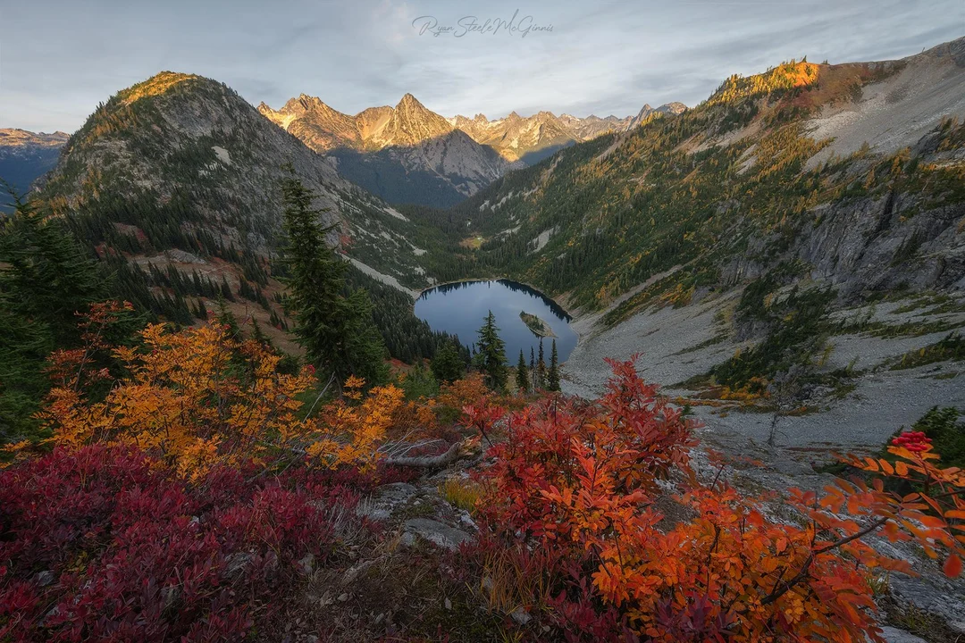 Beautiful fall colors in the North Cascades, Washington [OC][1800x1200 ...