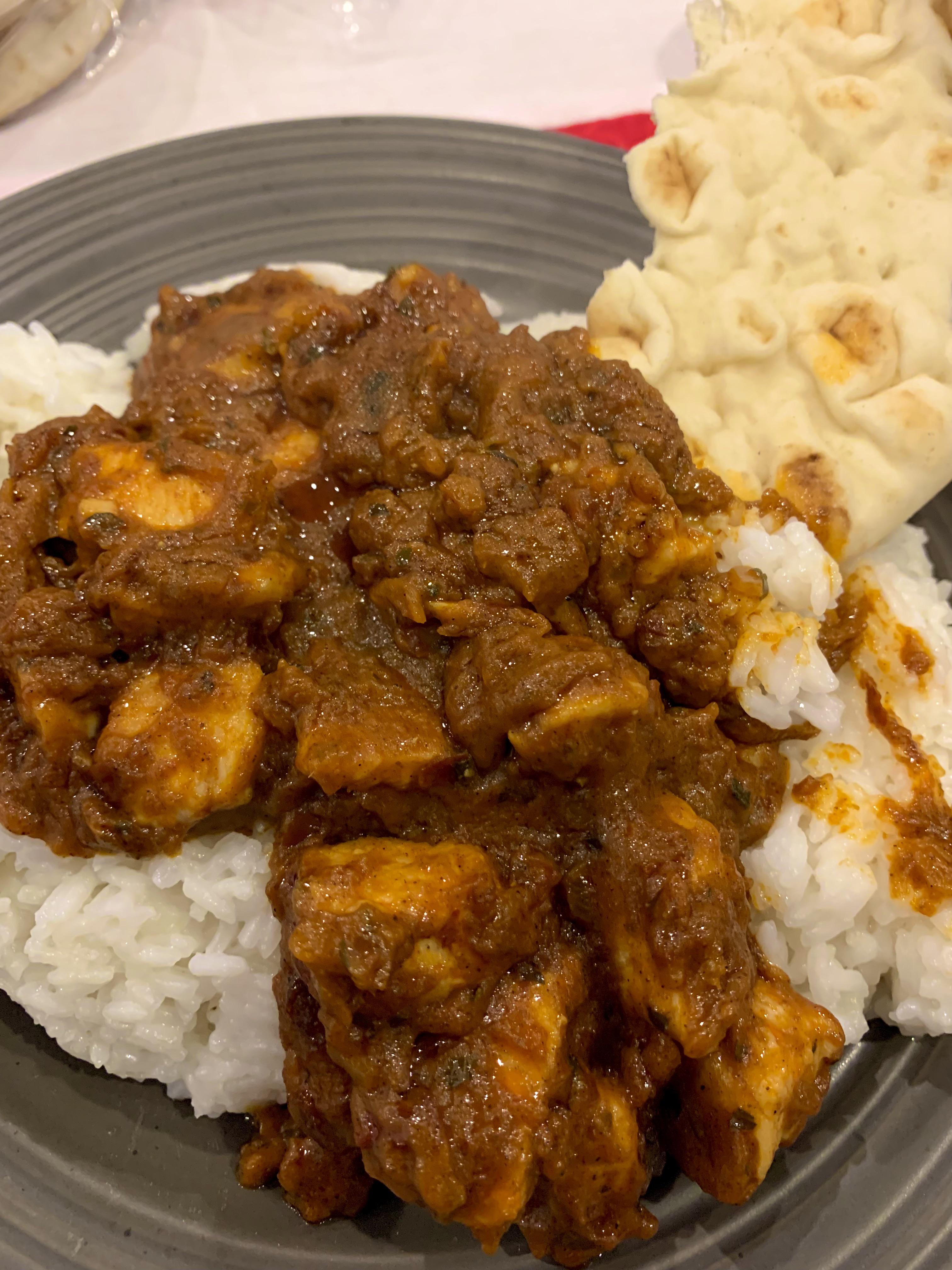 [homemade] Spicy butter chicken over fluffy rice & served with naan ...