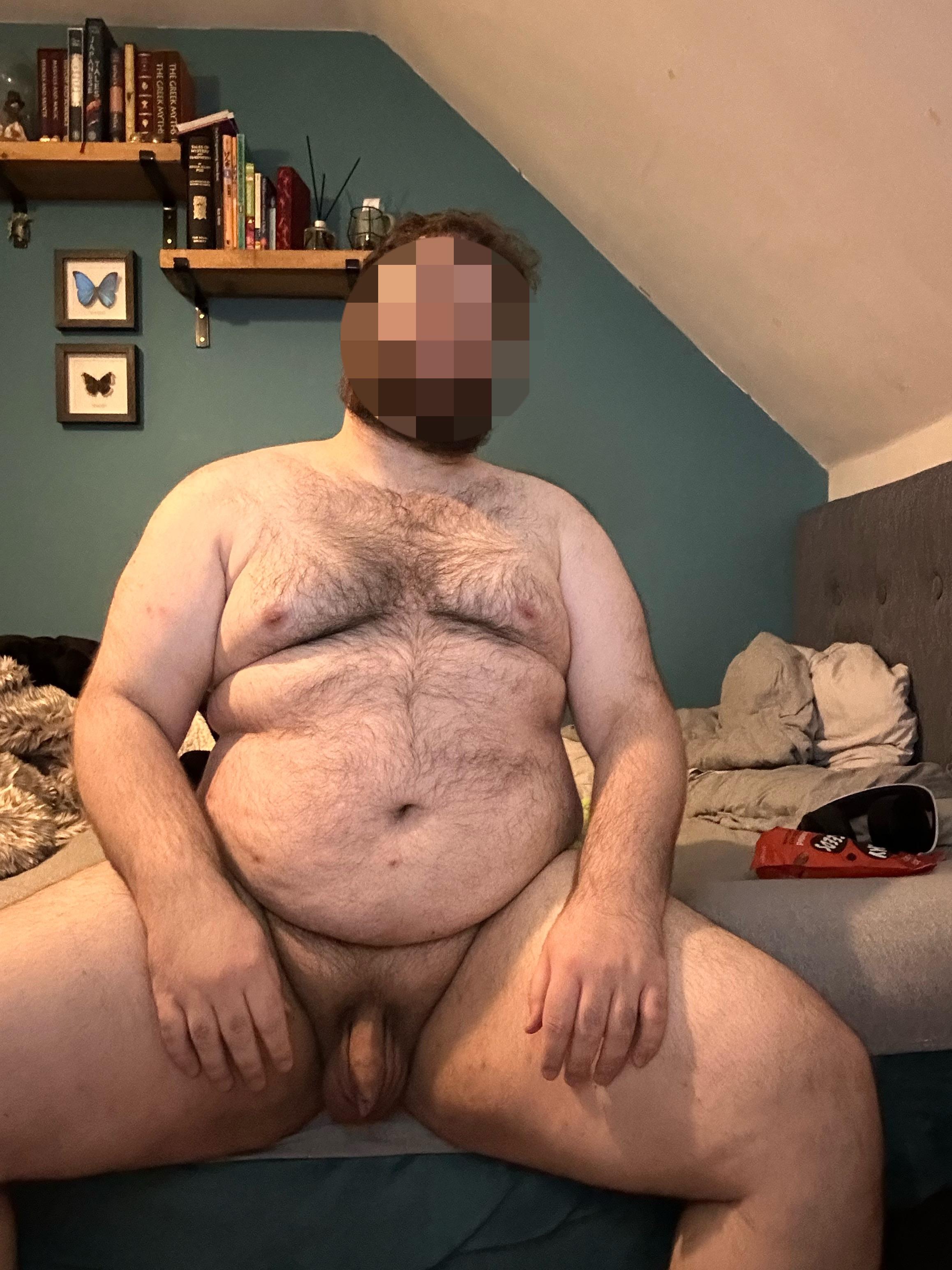 British bear posing naked on a bed, showing his chubby body from the front and back
