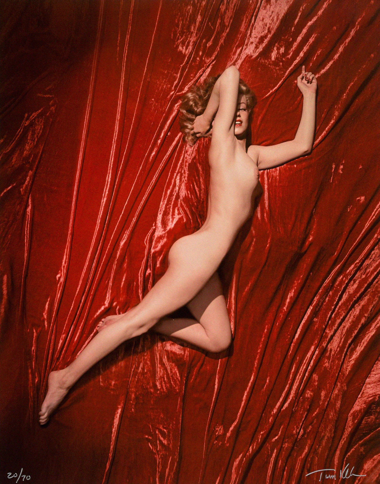 Marilyn Monroe posing naked on red velvet fabric, blonde bombshell pinup with red lipstick