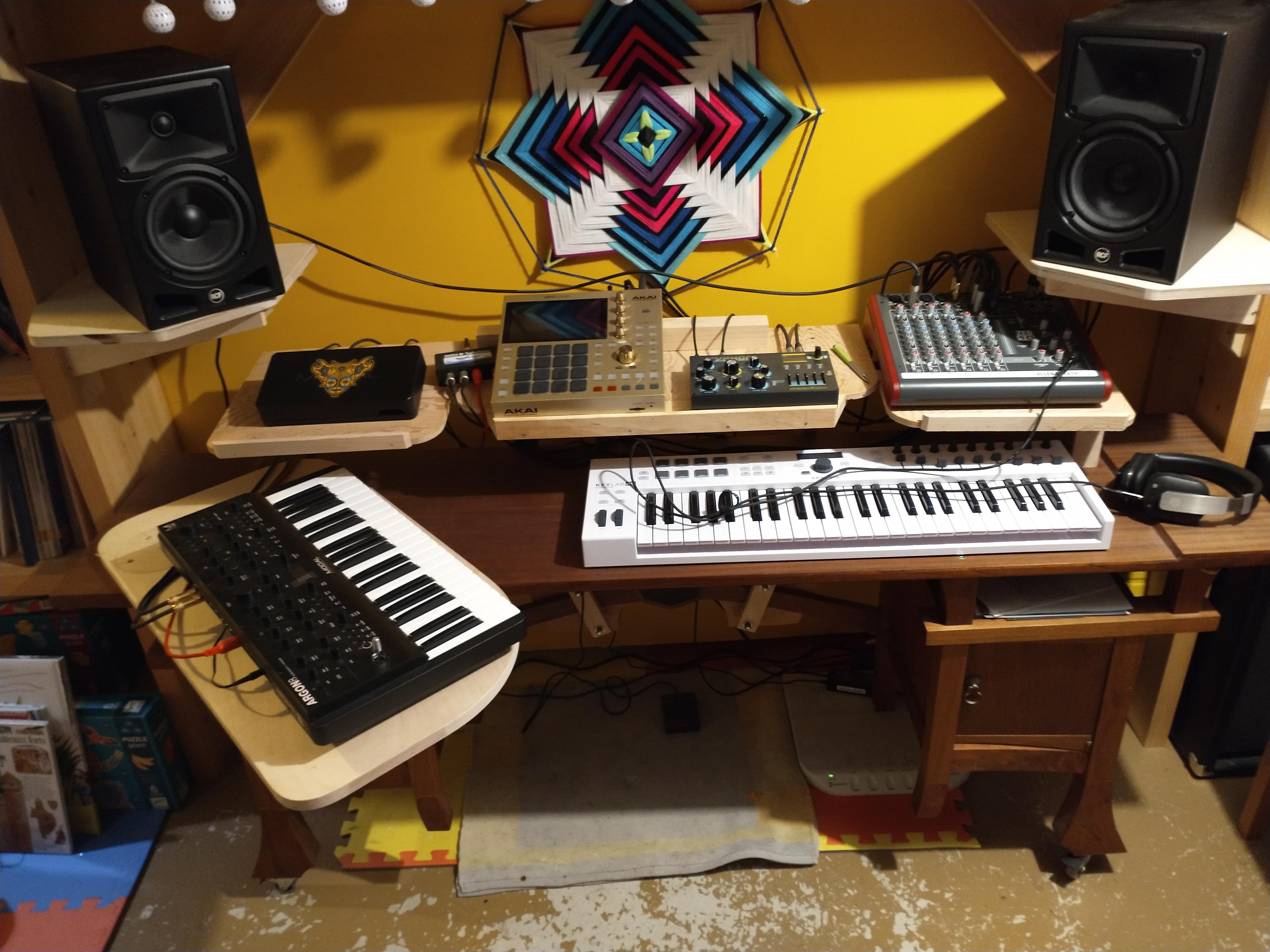 Custom made rack | Scrolller