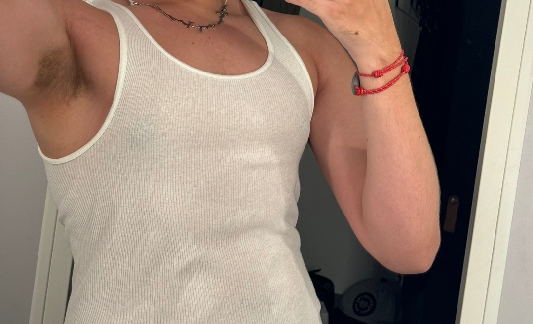 29 fit German Daddy. So horny. Going to shower. Slim or fit bottom add sabdom1