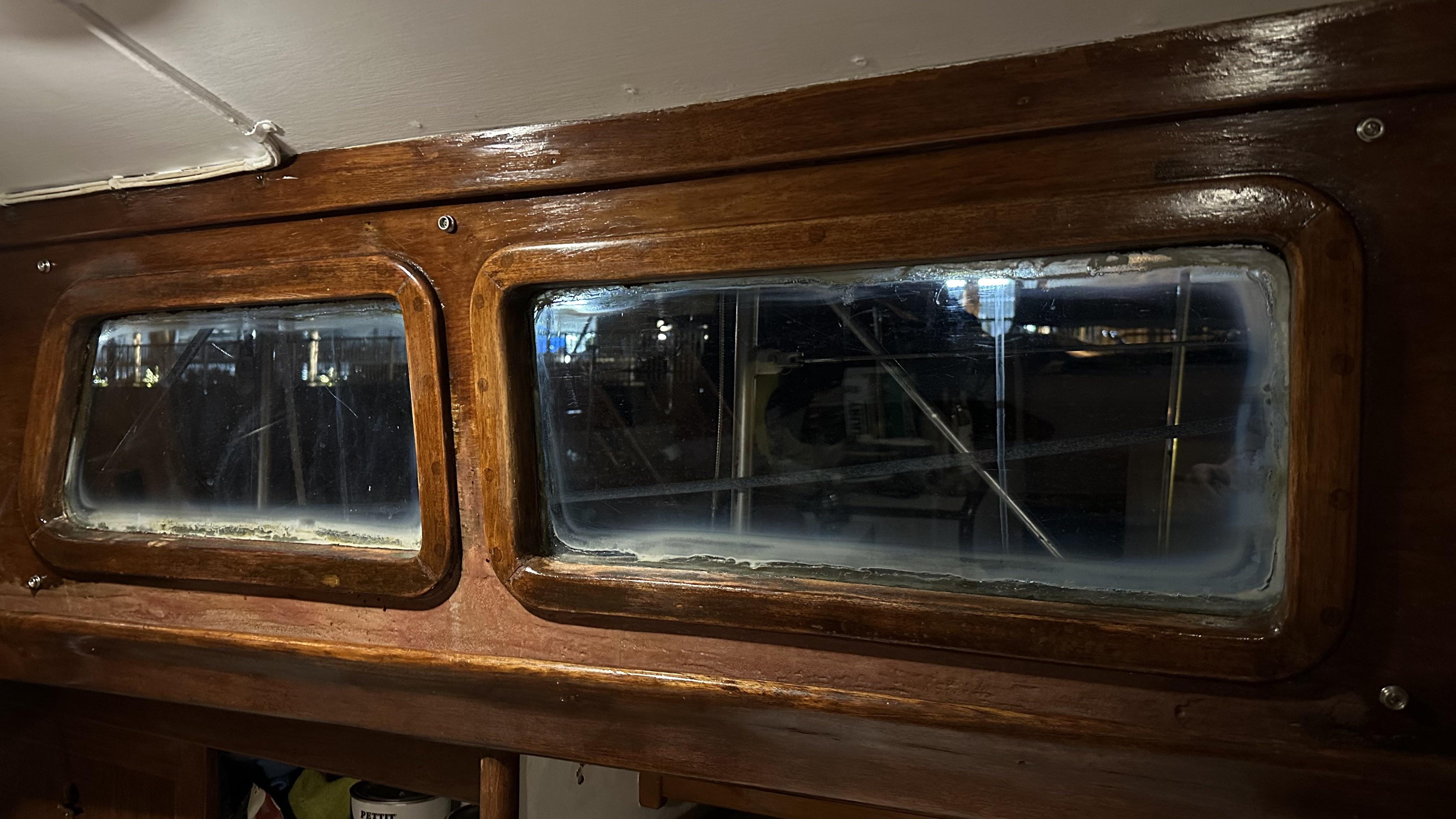 Recommendations on replacing leaking / fogged portlights? | Scrolller