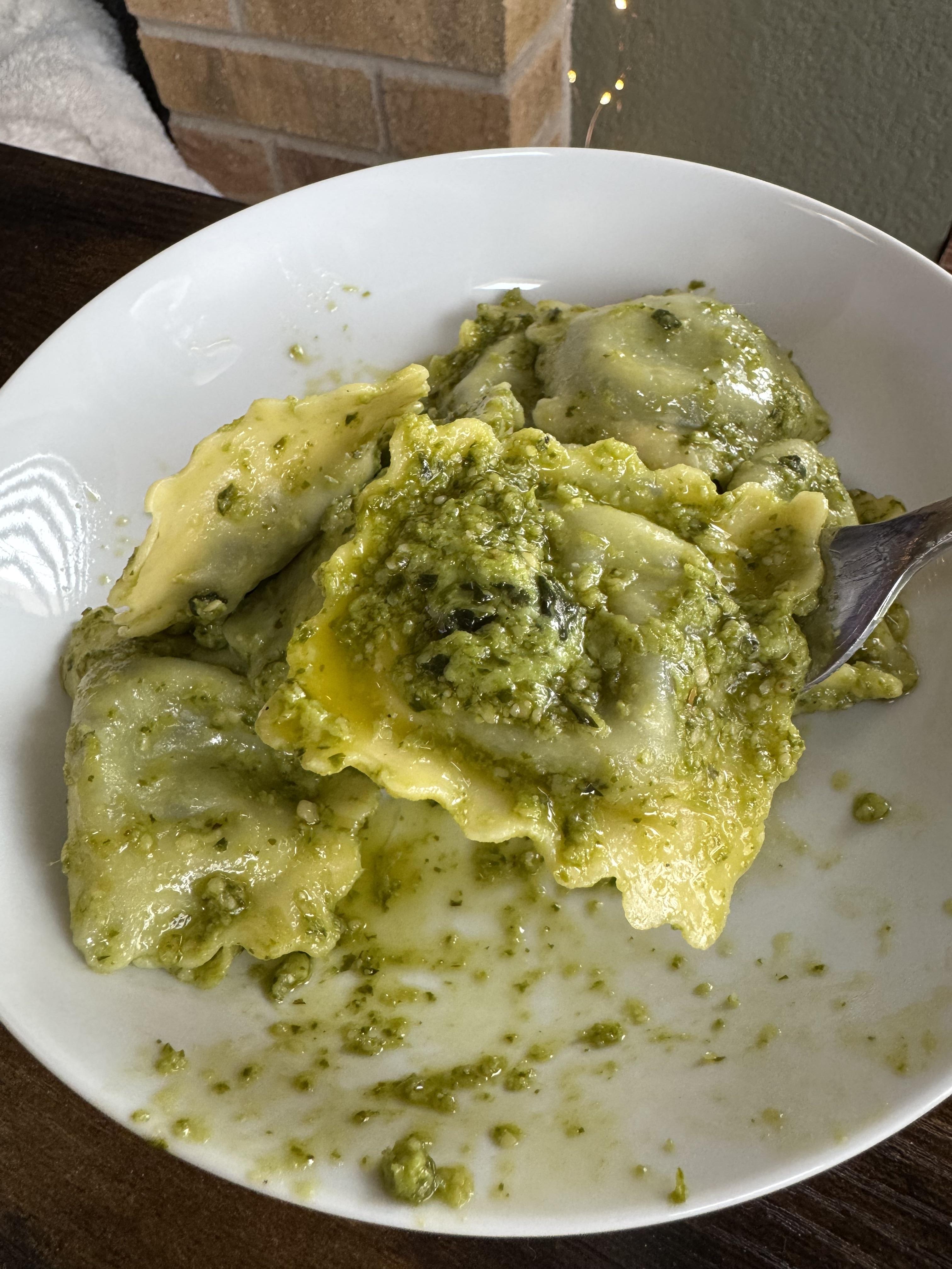 [homemade] spinach ravioli with pesto | Scrolller