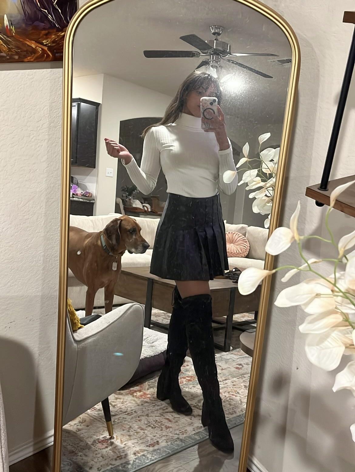 Bought a pleated leather mini skirt! Here are my outfit ideas!