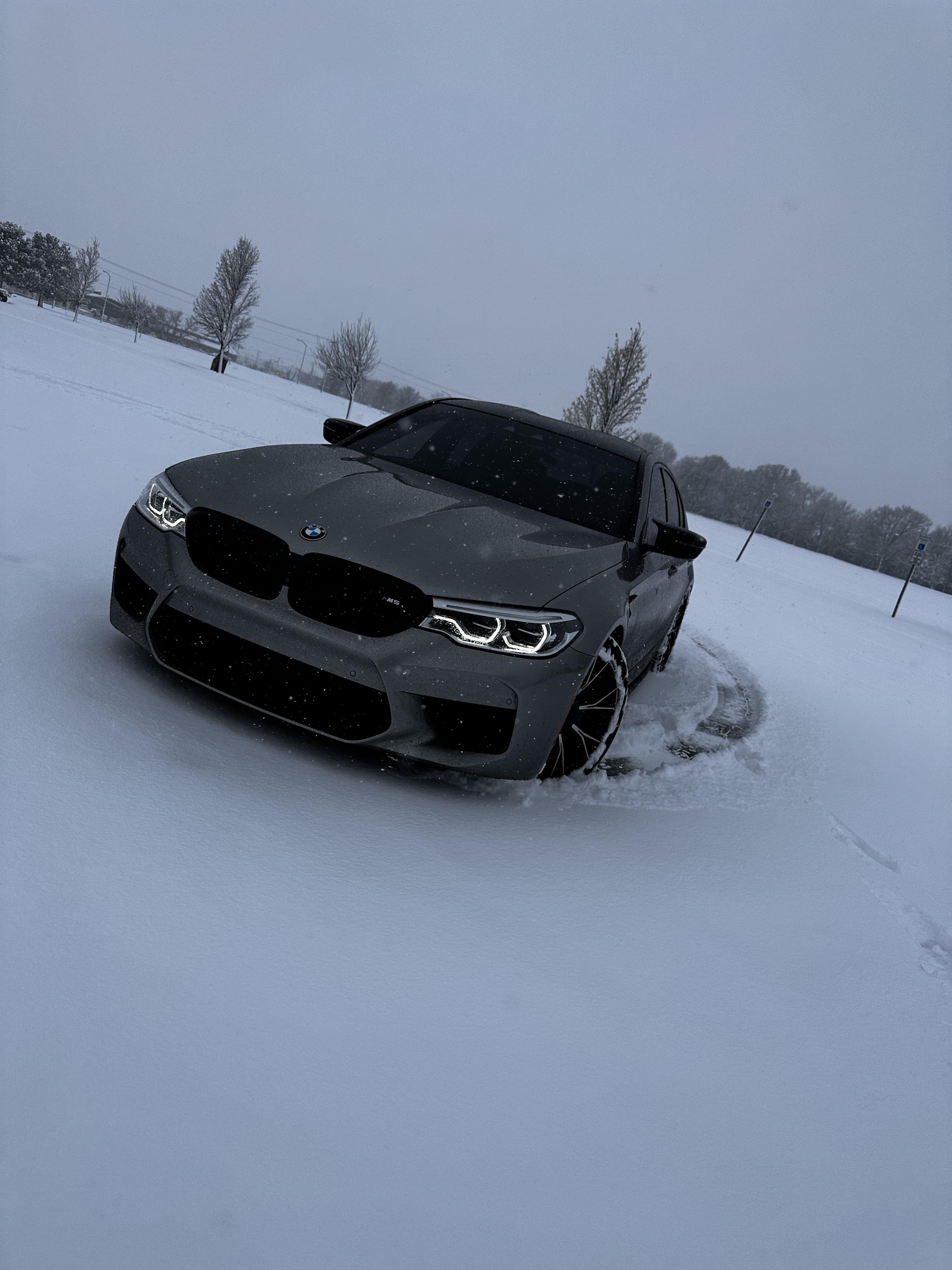 BMW M5 Comp In The Snow Scrolller bmw-m5-comp-in-the-snow-scrolller