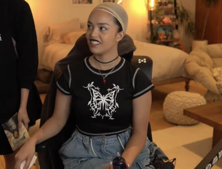 Best screenshots (ps why does Rae look like a thumb in the 1st pic LOL ...