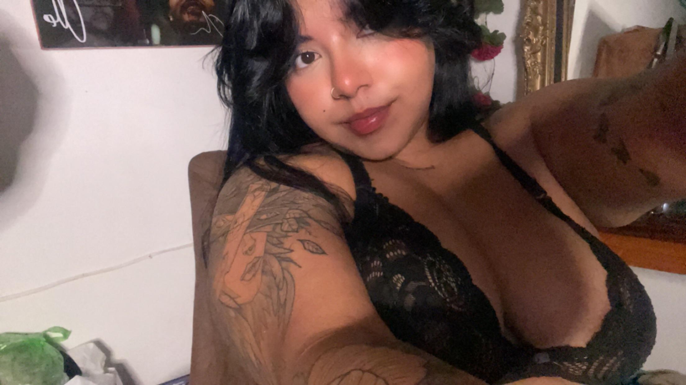 Sessions available 💜 offer Dropbox and sextapes, snap: candy_slut23