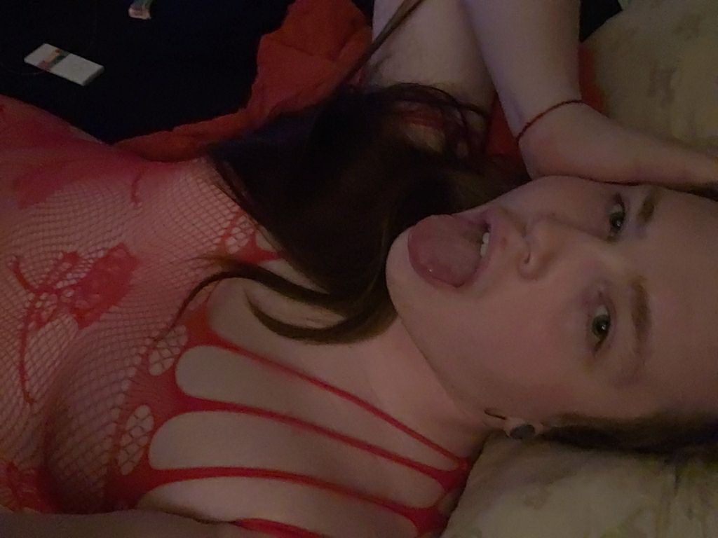 Kik pawb_clitty 😘💜 send me some goonfuel to break my mind, no lims 🥵
