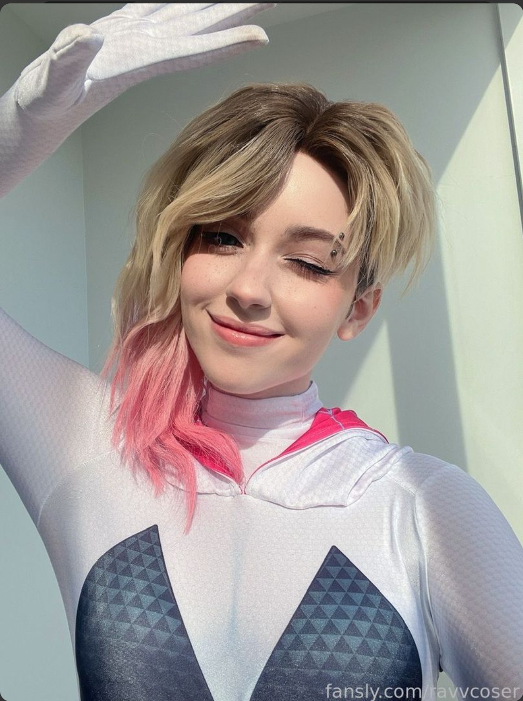 Spider gwen cosplay (ravvcoser) Scrolller